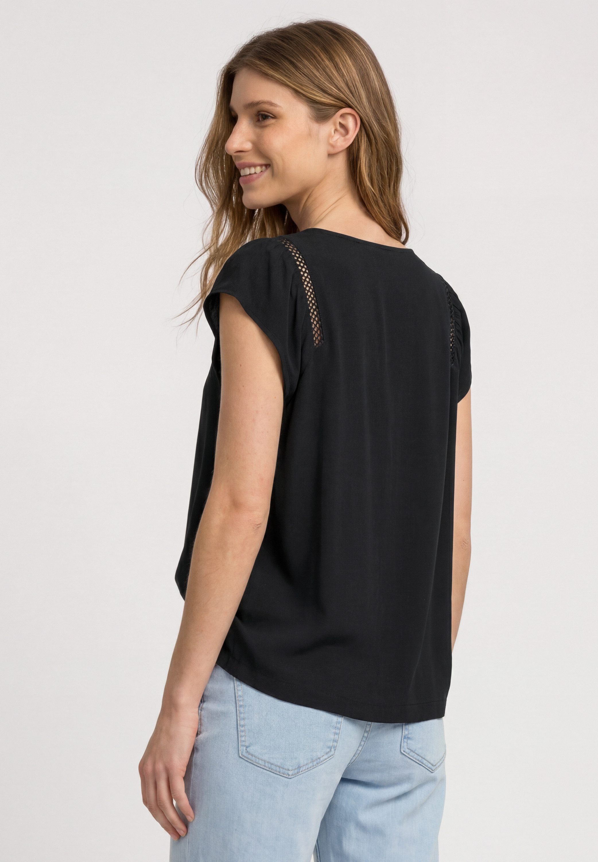 STREET ONE Kurzarmbluse Sommershirt mit Häkel/Tape-Details und V-Neck