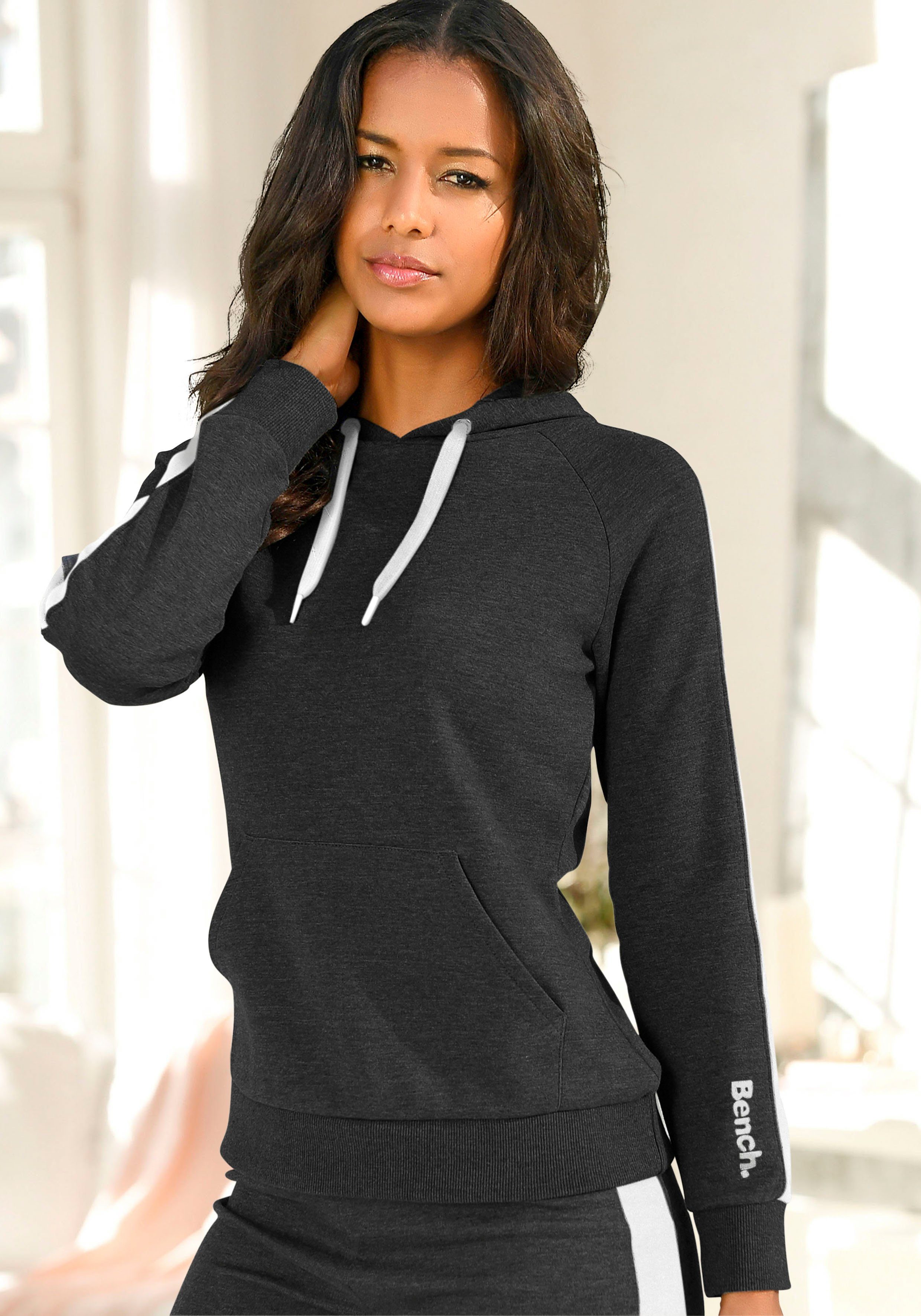 Bench. Loungewear Kapuzensweatshirt, mit Seitenstreifen und Kängurutasche, günstig online kaufen