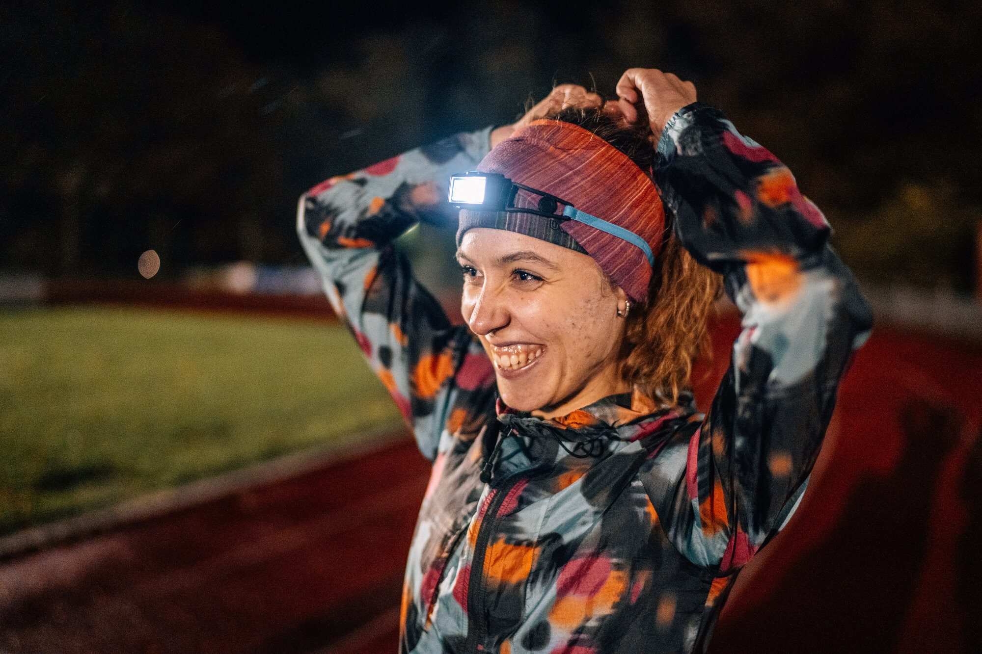 Ledlenser LED Stirnlampe NEO1R Blau, max 250 Lumen, 39g leicht, 80m Leuchtweite, bis 15 Std. Laufzeit, Akku