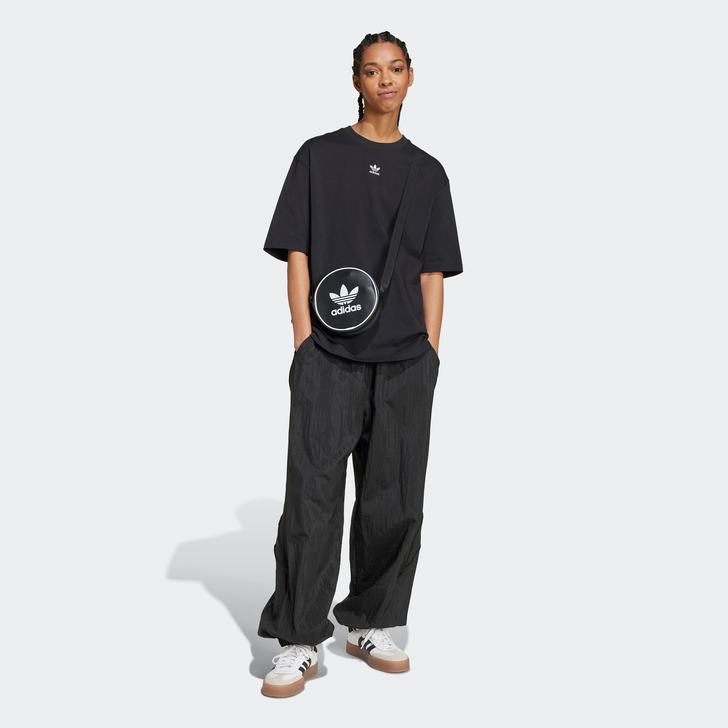 adidas Originals T-Shirt ESS BOYFR TEE sportlicher Stil, Kurzarm, aus Baumwolljersey