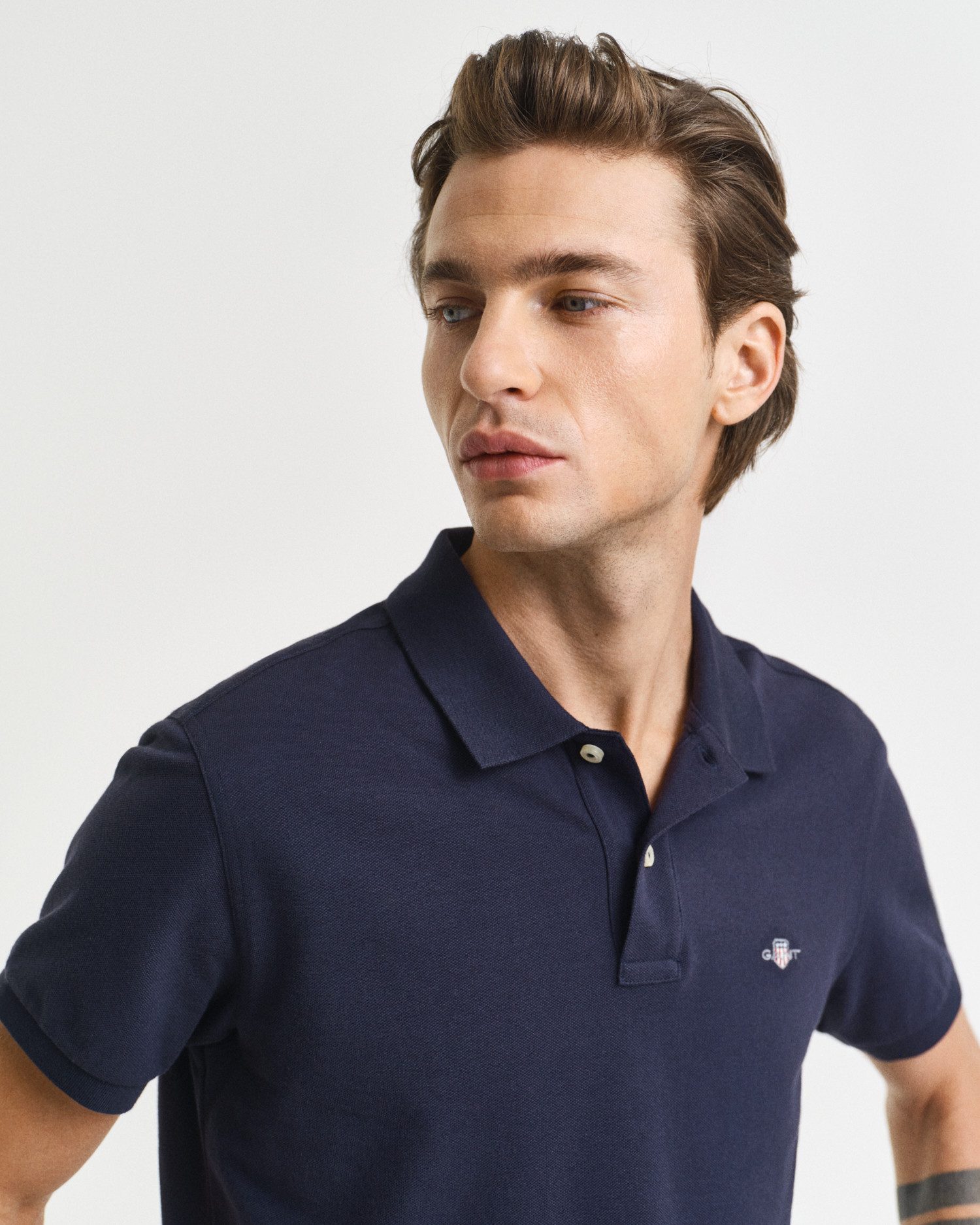 Gant Poloshirt SLIM SHIELD SS PIQUE POLO mit Logostickerei auf der Brust
