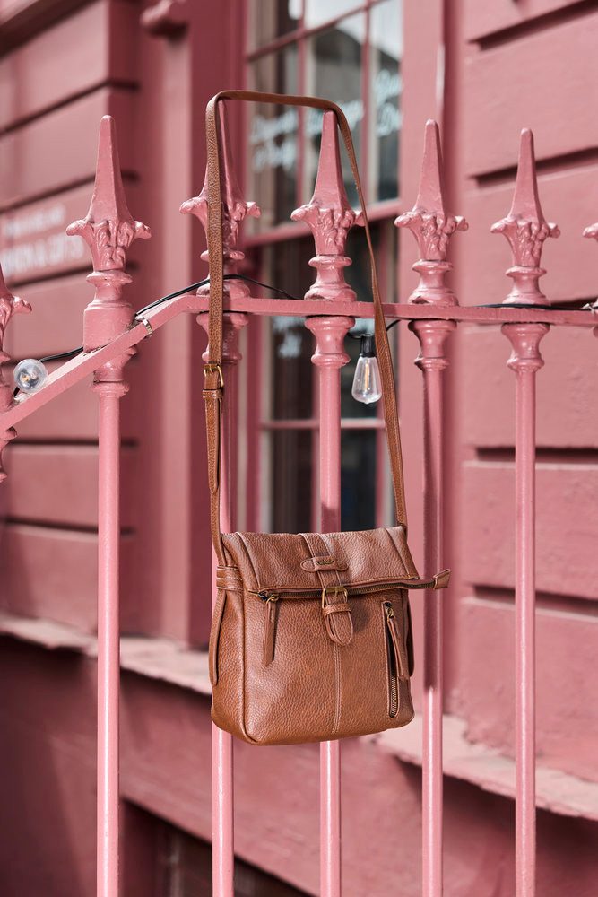 Rieker Umhängetasche, Damen-Handtasche, Schultertasche, Überschlag mit Schnallenverschluss