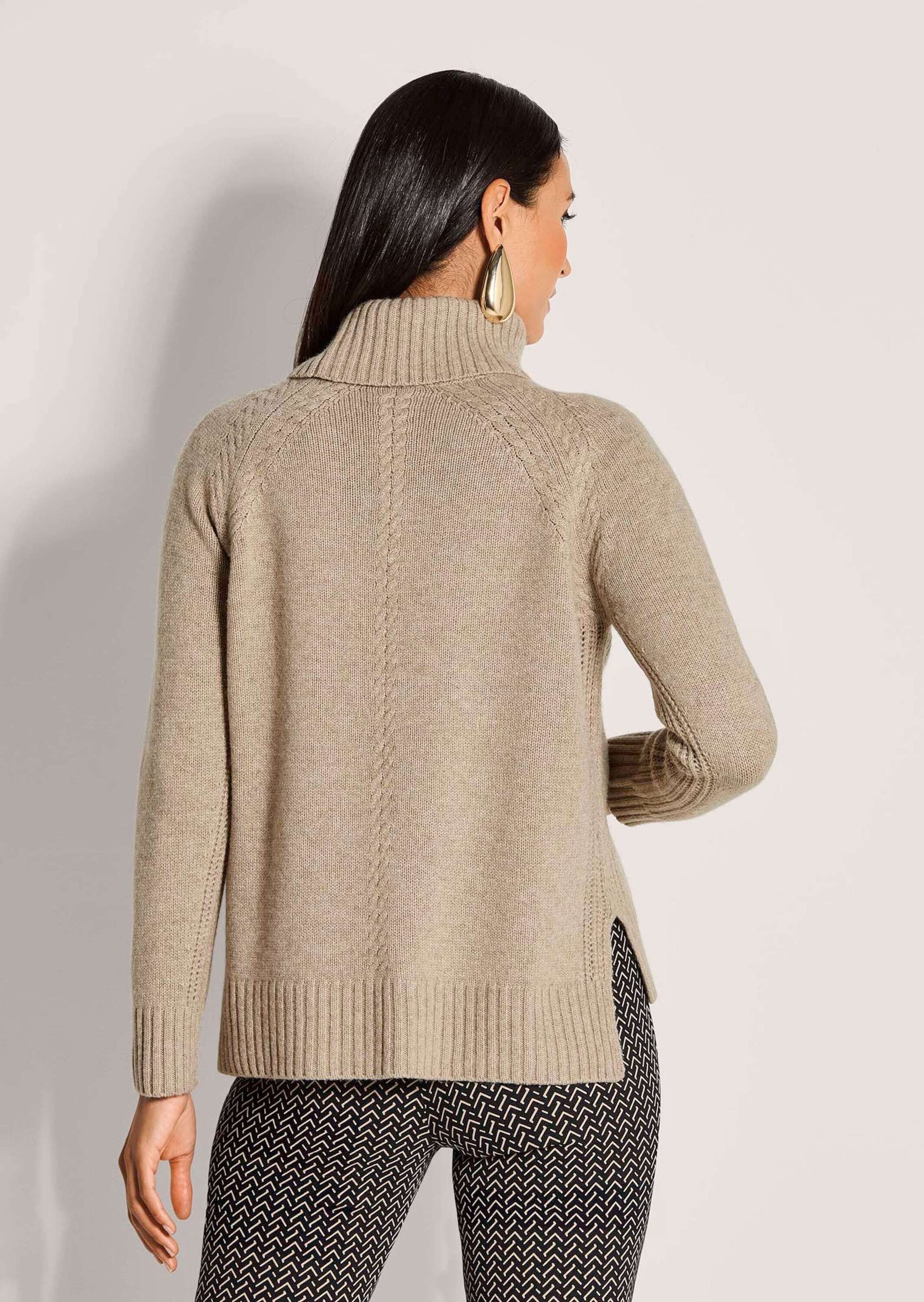 MADELEINE Strickpullover Schlichter Kaschmirpullover mit Rollkragen Wollpullover mit feinem Zopfmuster, seitlichen Schlitzen und Langarm