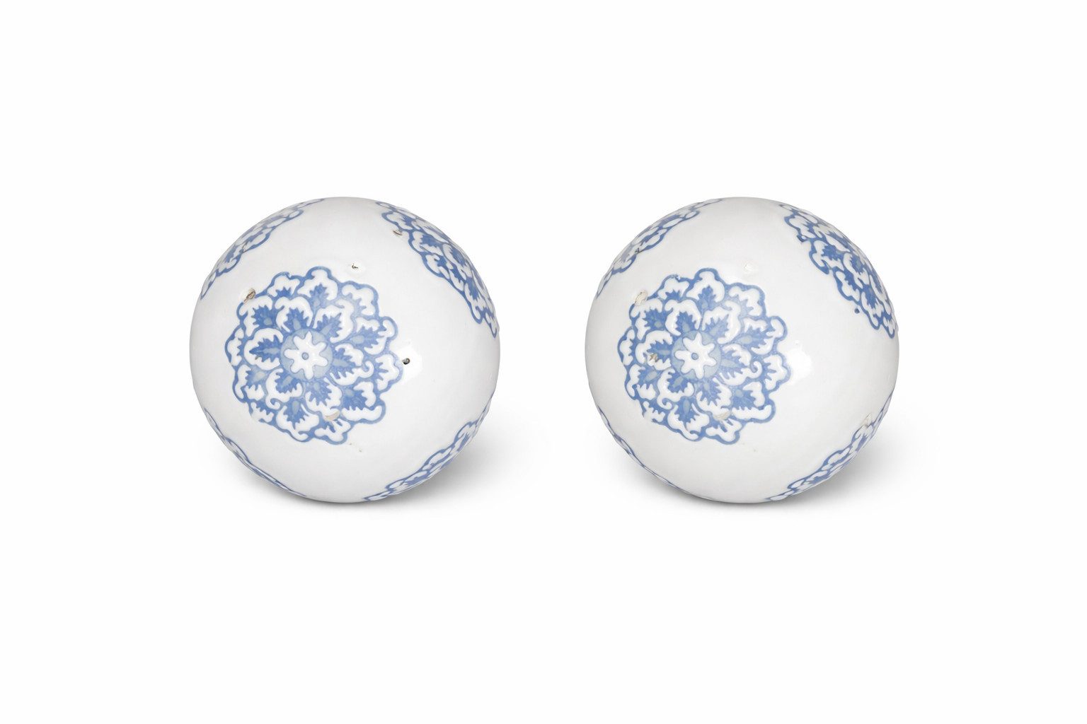 finehomegarden Teichfigur Schwimmkugel weiß-blau Ø4cm/Ø6cm/Ø8cm Blüten Porzellan Deko, (Set), Schwimmende Kugeln für Teich, Brunnen & Wasserschalen 3Größen wählbar