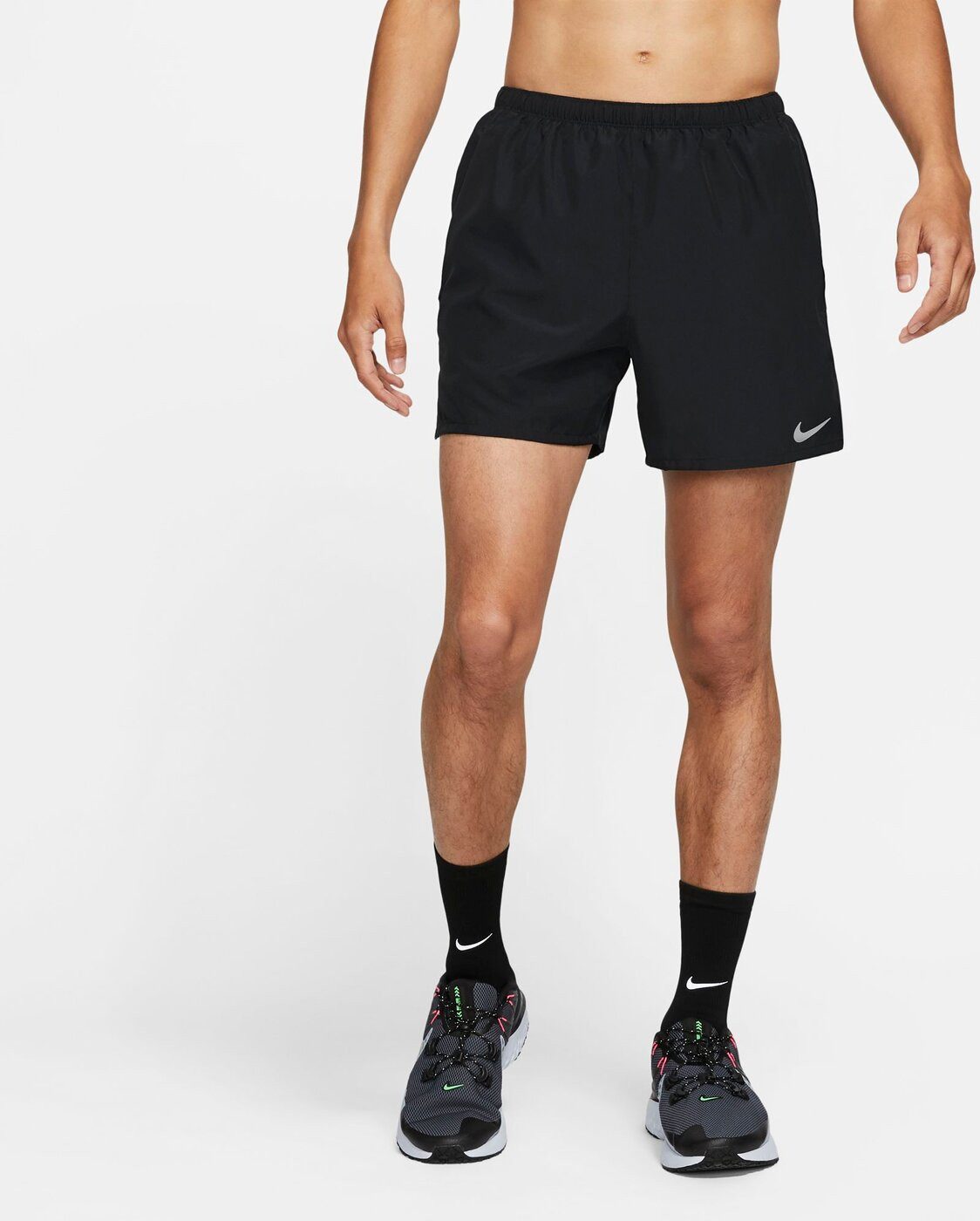Arena Funktionsshorts M NK DF CHALLENGER SHORT 5BF 010 BLACK/REFLECTIVE SILV