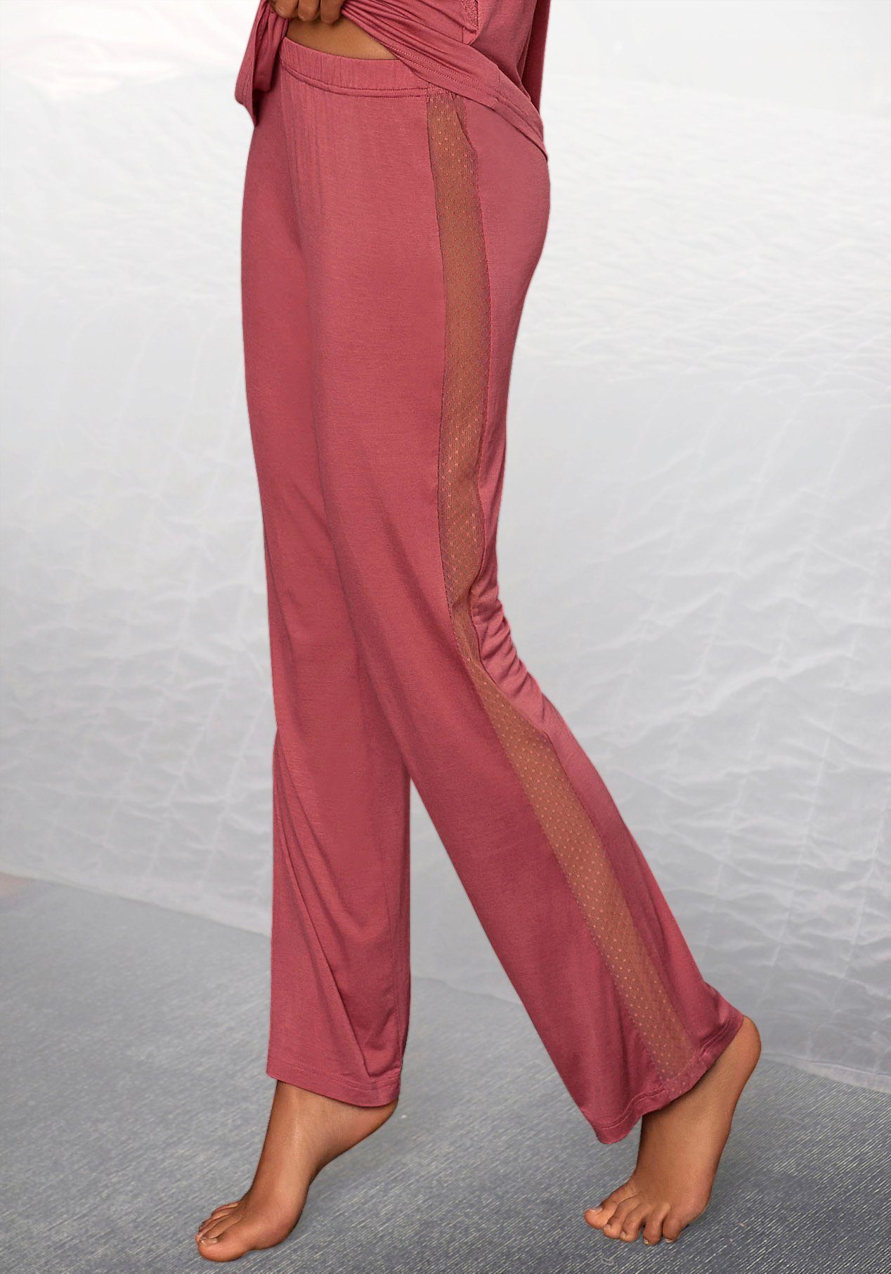 LASCANA Pyjamahose mit rosenholz Spitze Seitenstreifen transparenter aus