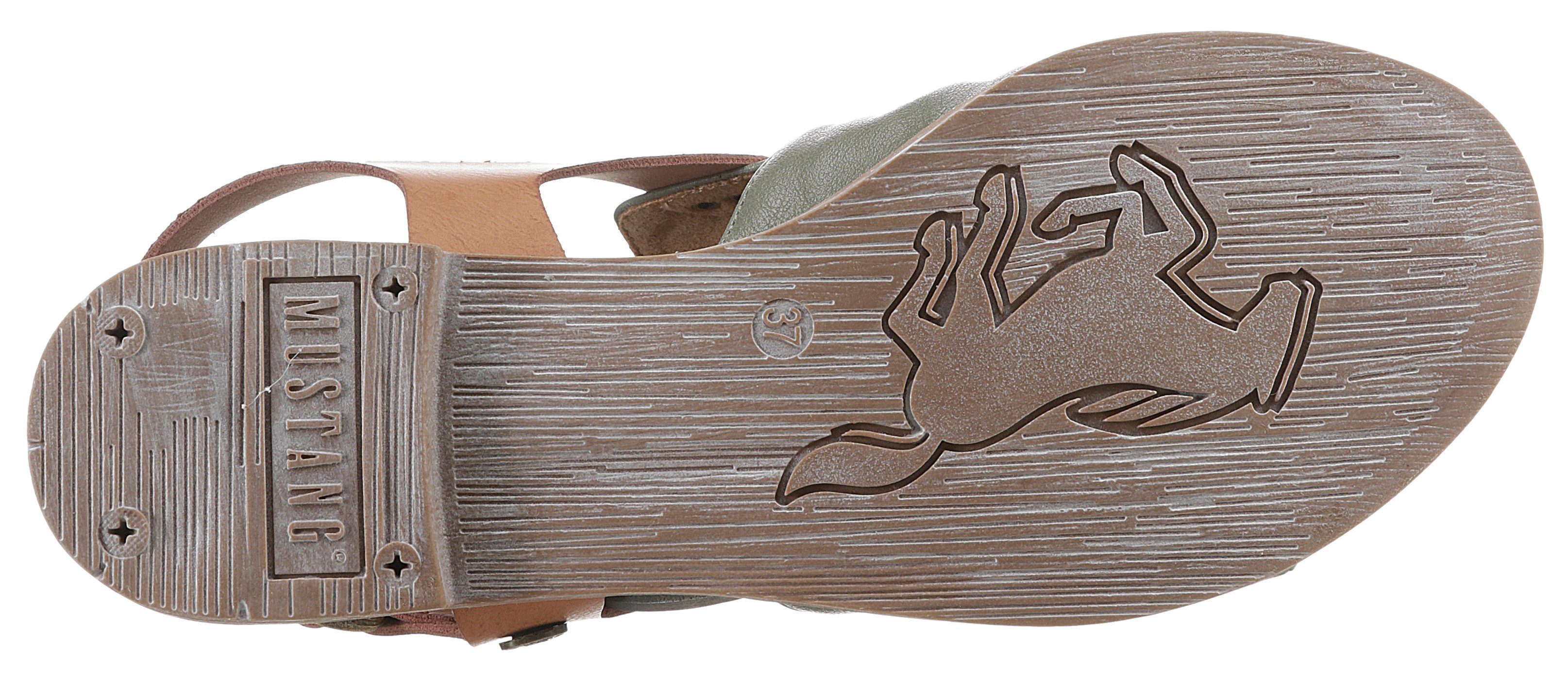 Fersenbereich Mustang Shoes mit Klettverschluss im olivgrün-braun Riemchensandale