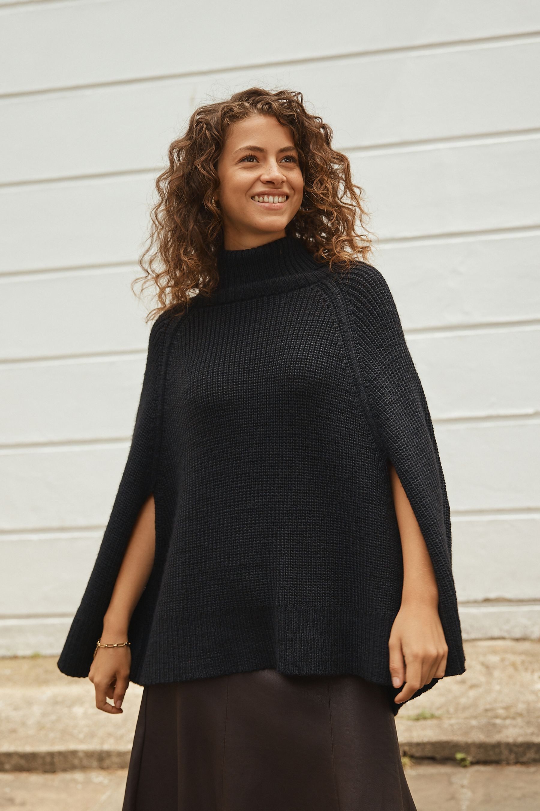 Next Strickponcho Gerippter Strickponcho mit Rollkragen (1-tlg)