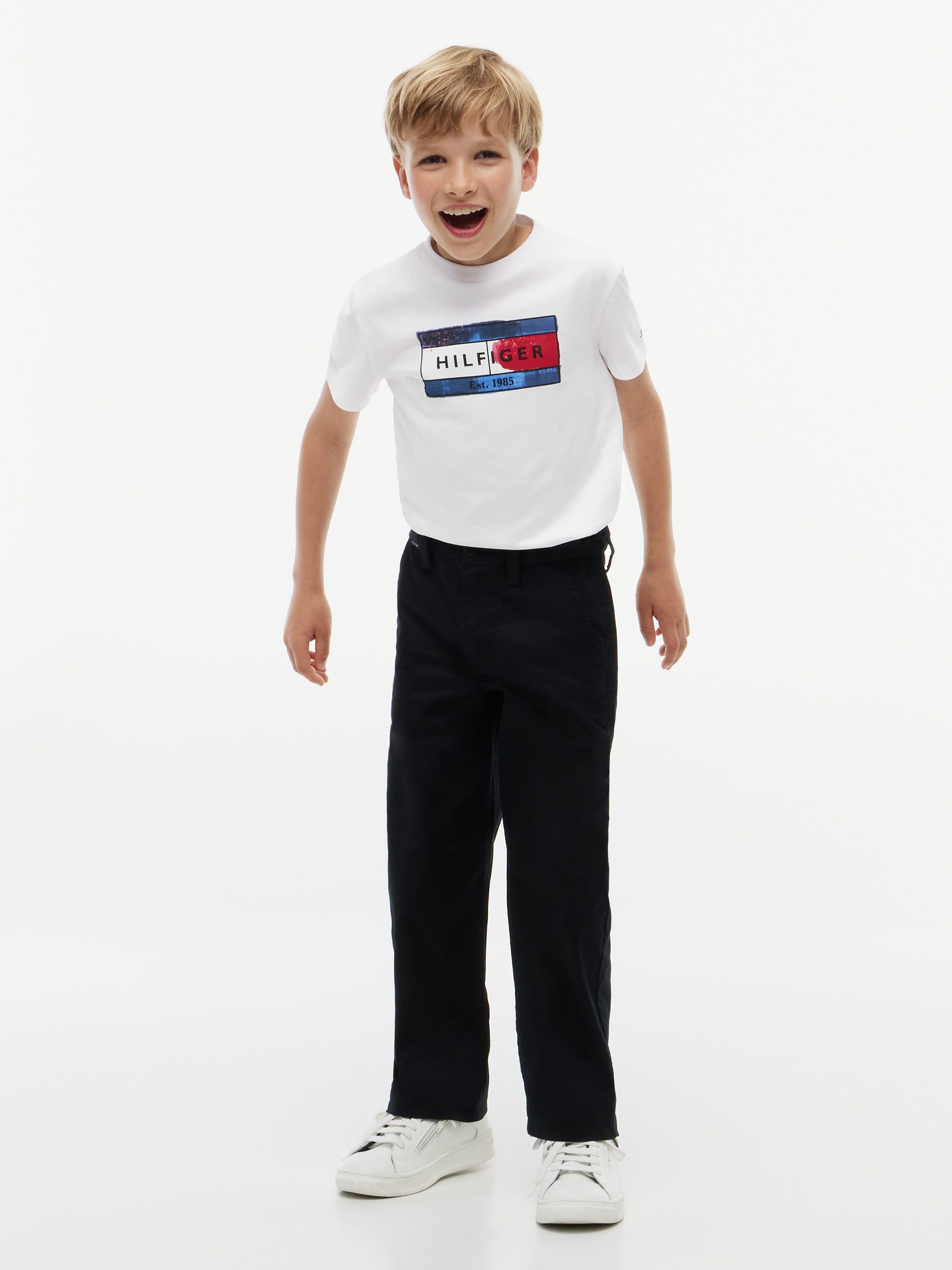 Tommy Hilfiger T-Shirt HILFIGER FLAG GRAPHIC TEE Rundhalsausschnitt, Regular Fit, Kinder bis 16 Jahre – Bild 4 von 5