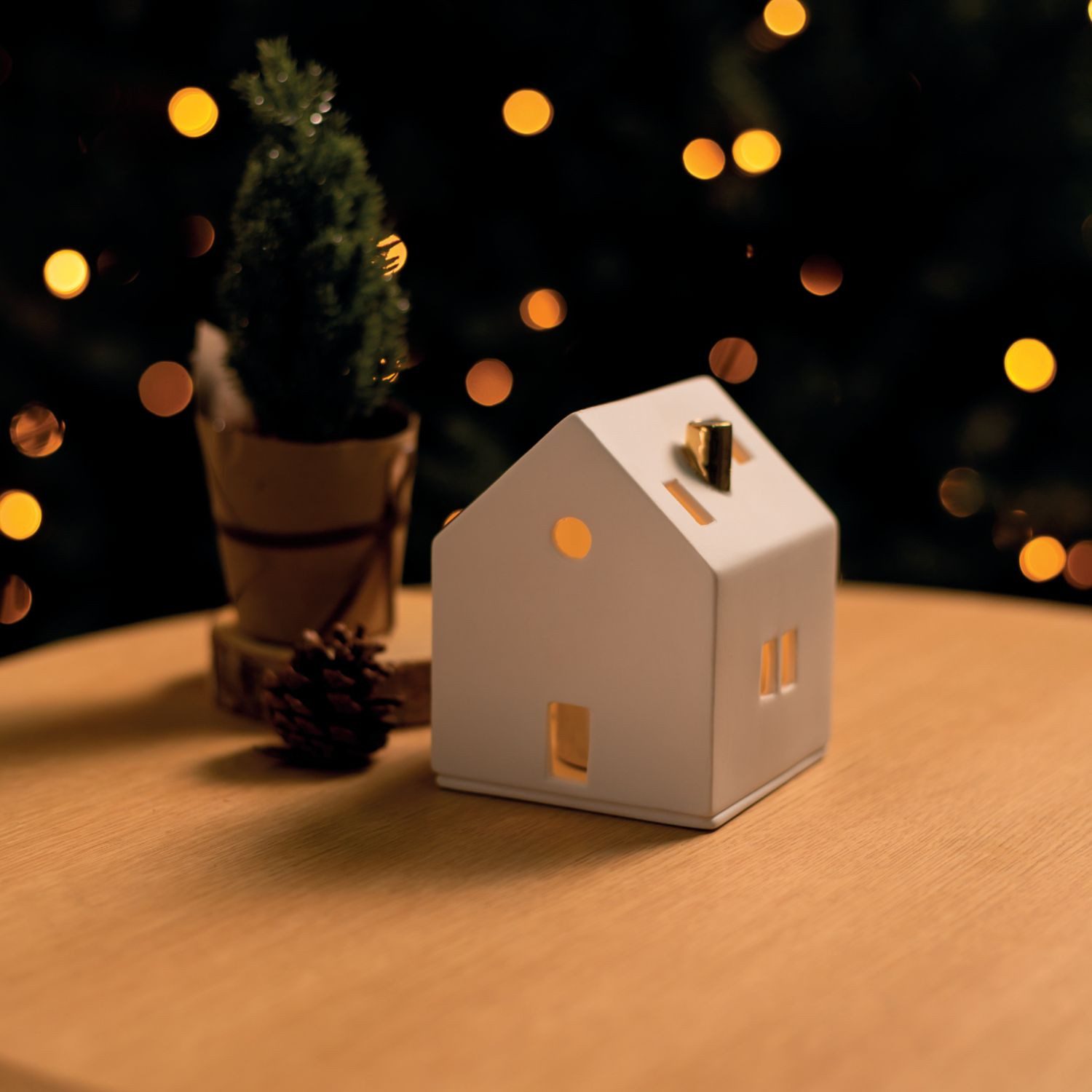 Räder Design Teelichthalter Lichthaus mit goldenem Schornstein