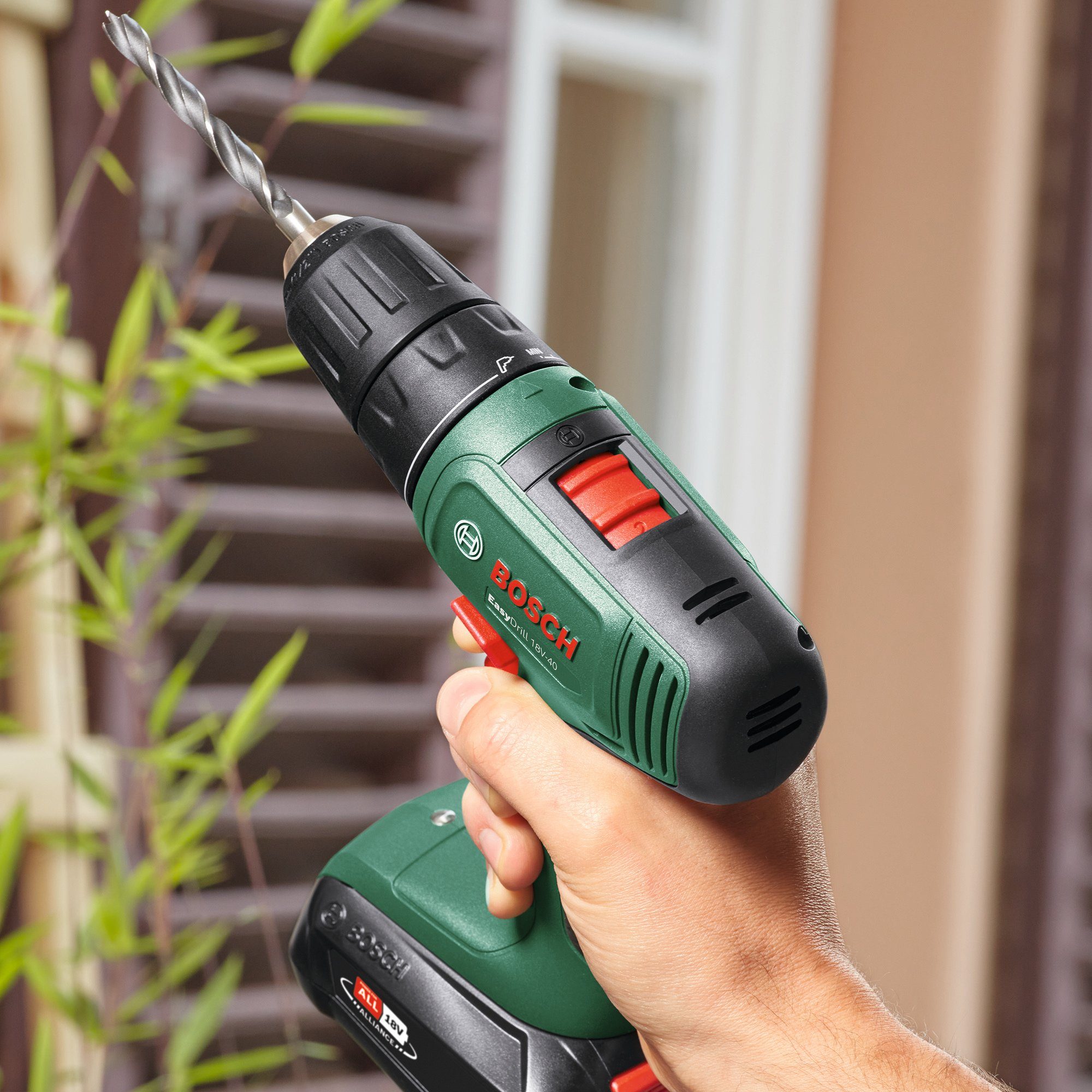 Bosch Home & Garden System Easydrill Akku und Ladegerät, Volt Akku-Bohrschrauber ohne 18V-40, 18