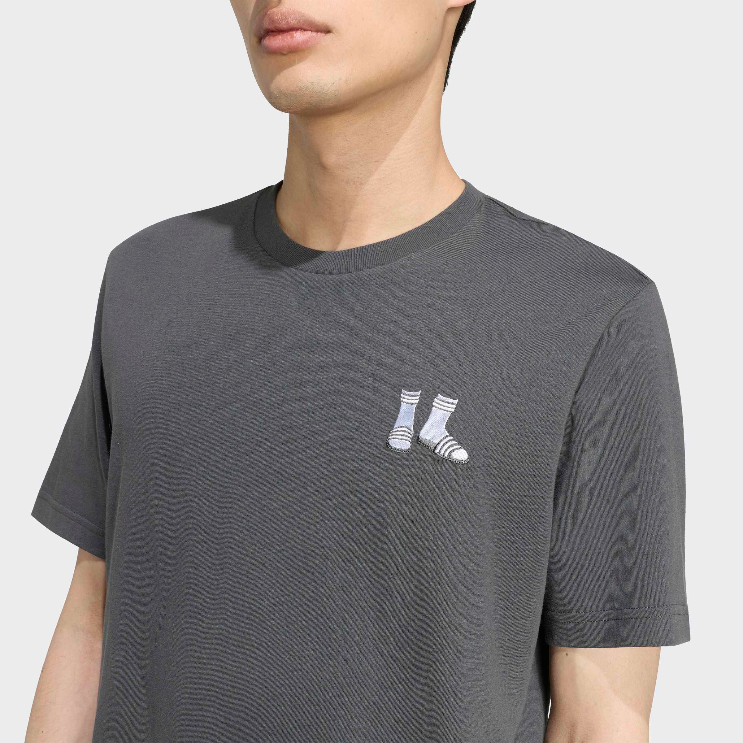 adidas Sportswear T-Shirt GRAFIK, SOMMERLICHE STICKEREI mit Rundhalsausschnitt, ohne Verschluss, sportlicher Stil – Bild 4 von 5