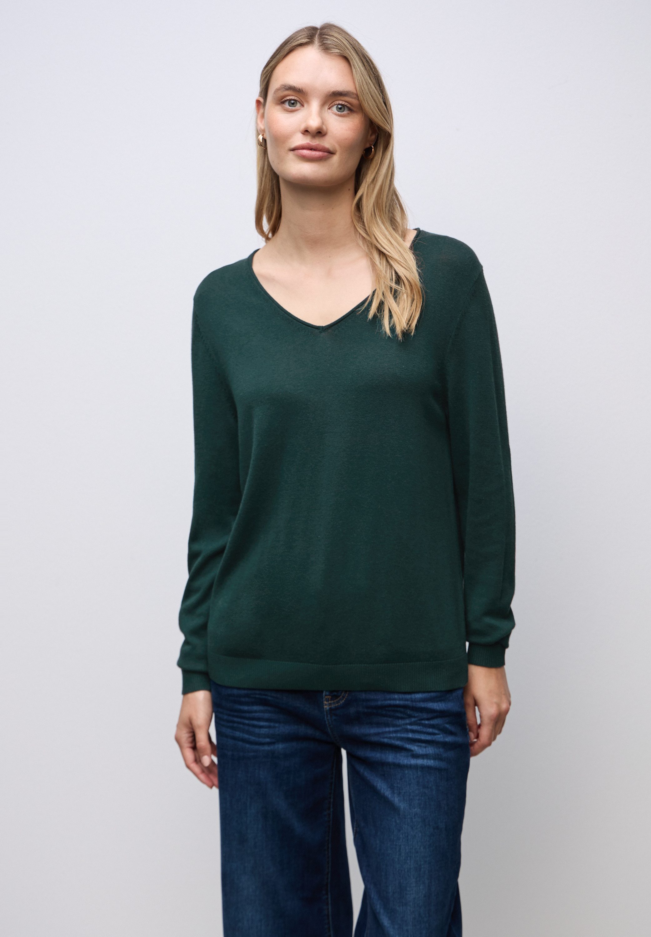 V-Ausschnitt-Pullover