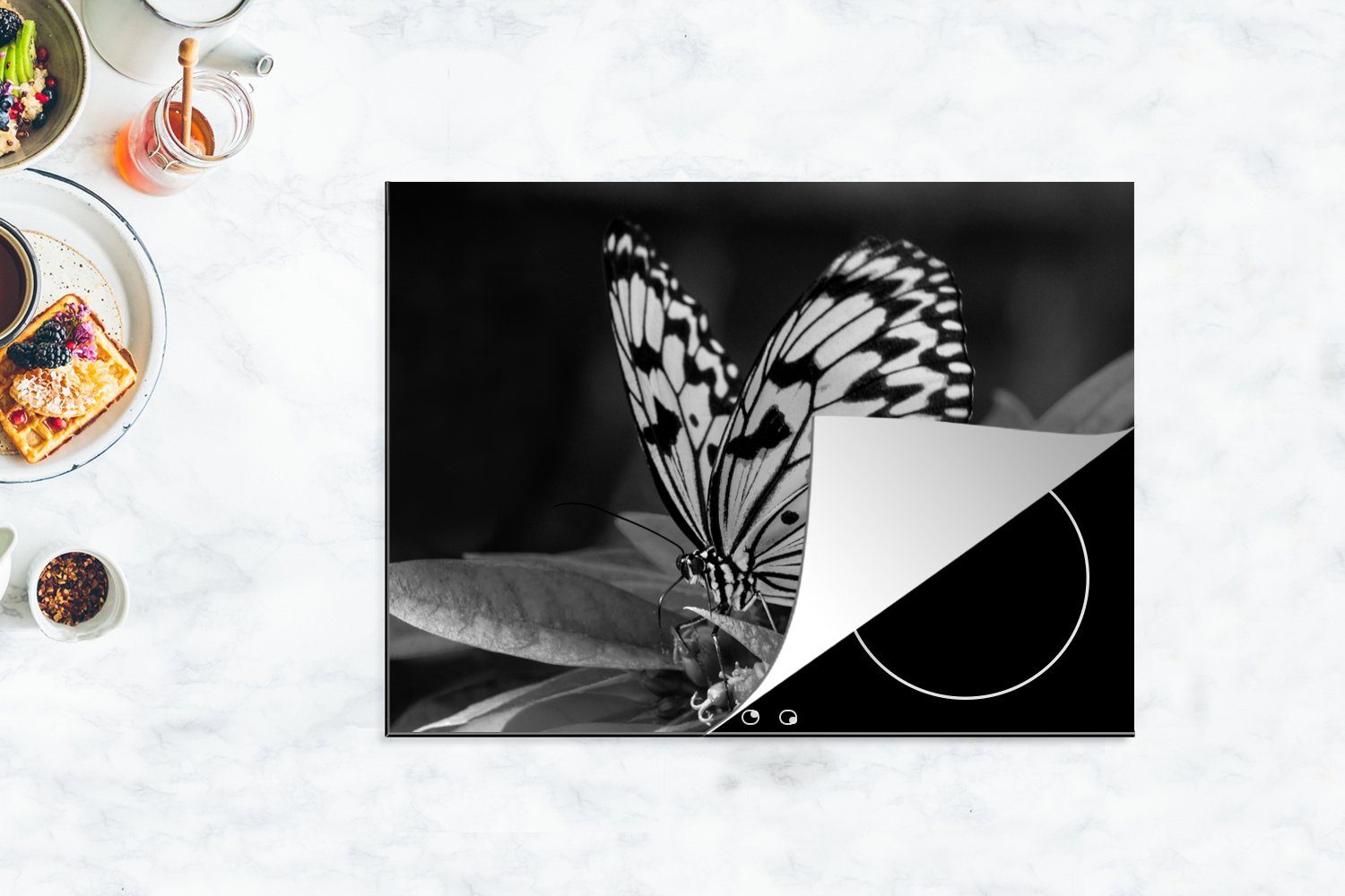 weiß, und Schmetterling Flügeln tlg), Ceranfeldabdeckung mit nutzbar, Vinyl, Herdblende-/Abdeckplatte MuchoWow oben 70x52 Mobile Idea (1 Arbeitsfläche leuconoe cm, schwarz -