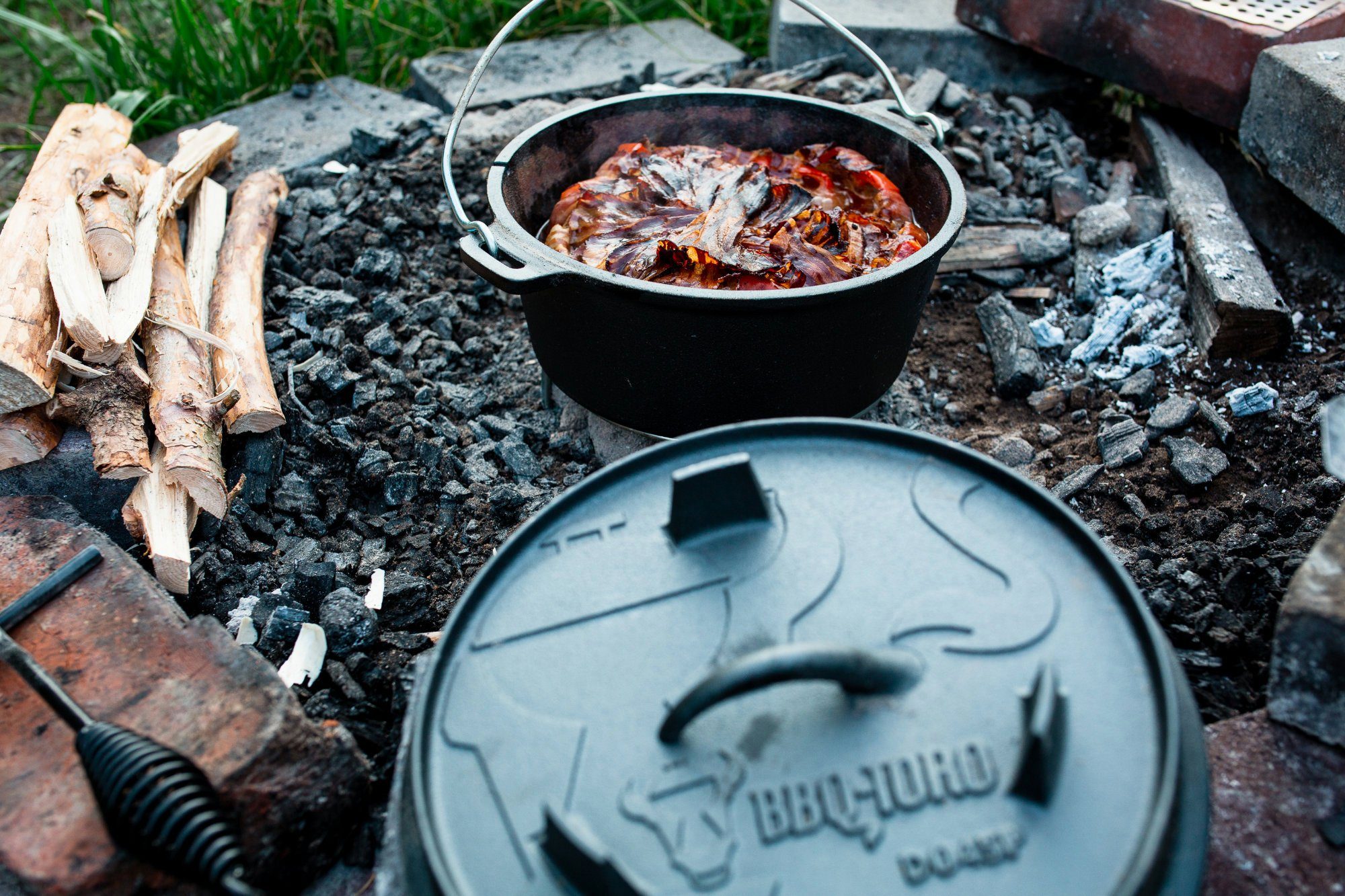BBQ-Toro Grilltopf Dutch Oven DO12PX, 13,6 L Premium Gusseisen Kochtopf Gusstopf, Gusseisen (4-tlg) – Bild 2 von 5