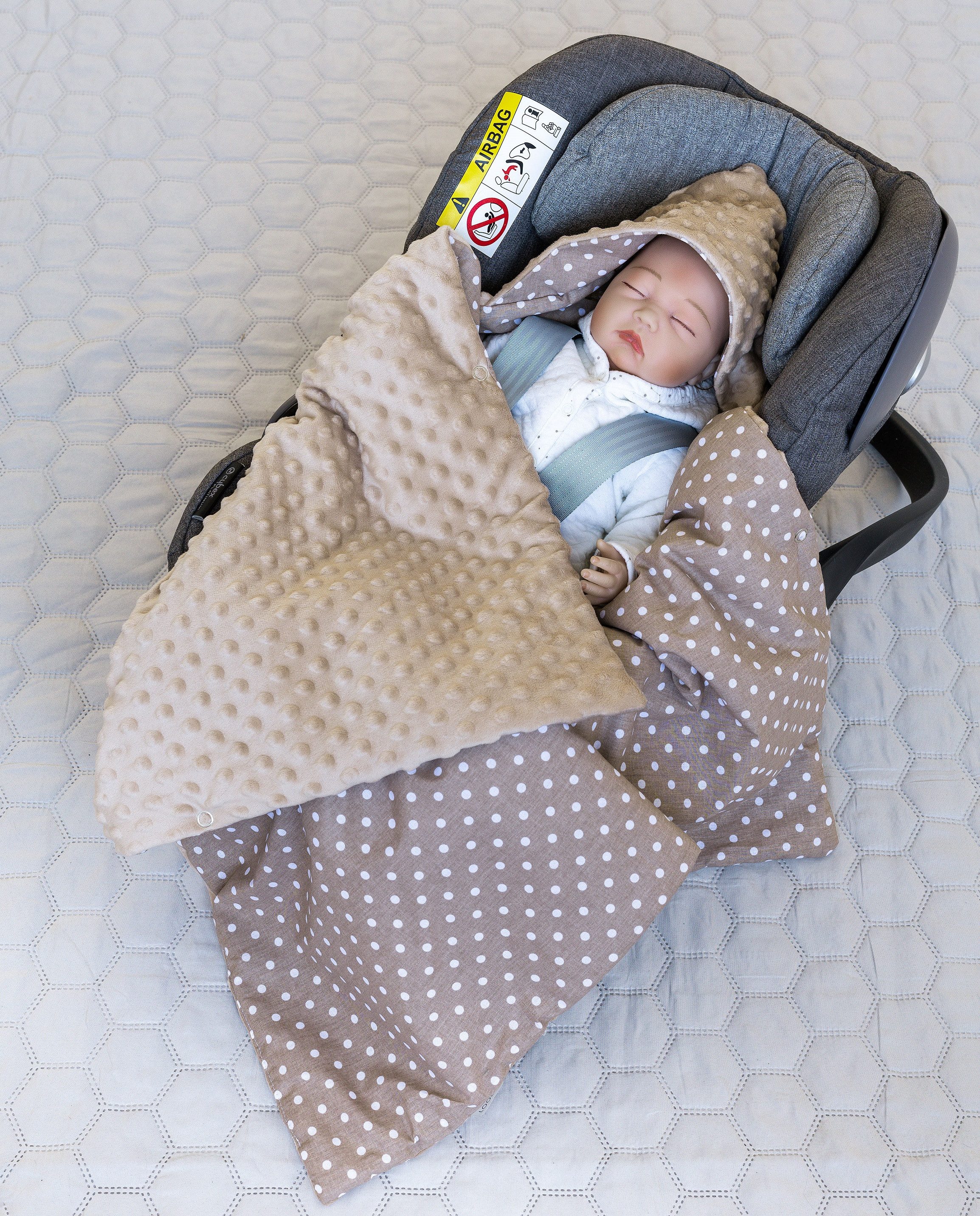Loolay Babytrage BRAUN Einschlagdecke für Kinder Autositz und Babyschale Babytrage (90 x 90 cm MINKY/ Baumwolle Kuscheldecke Kinderwagendecke Babydecke, Neugeborene Babyausstattung PREMIUM Babyshower Geschenk), LOOLAY® - 100% Europäische Stoffe und Kleinserien-Nähen!