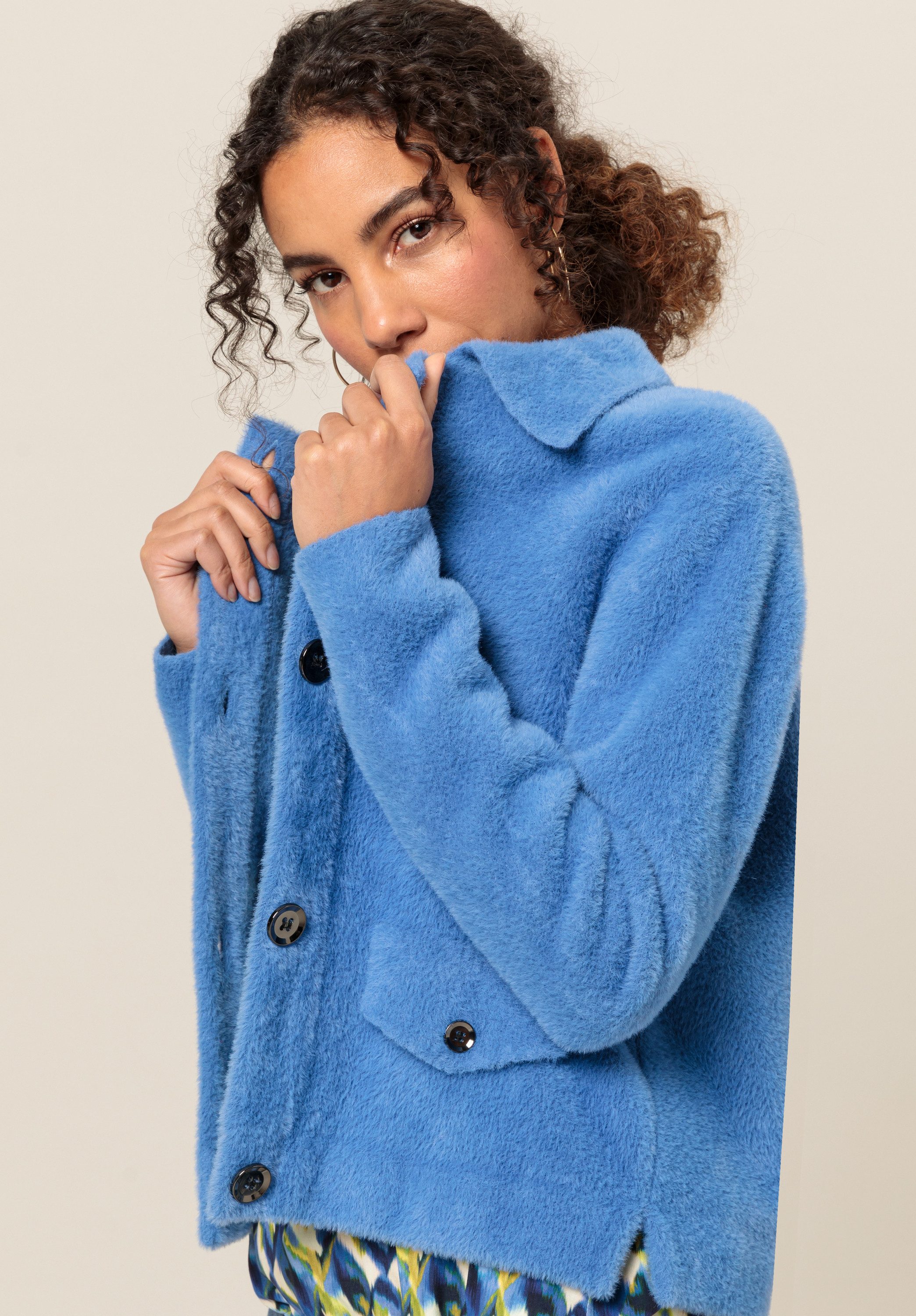 bianca Strickjacke BESS in cooler Trendfarbe mit Kentkragen günstig online kaufen
