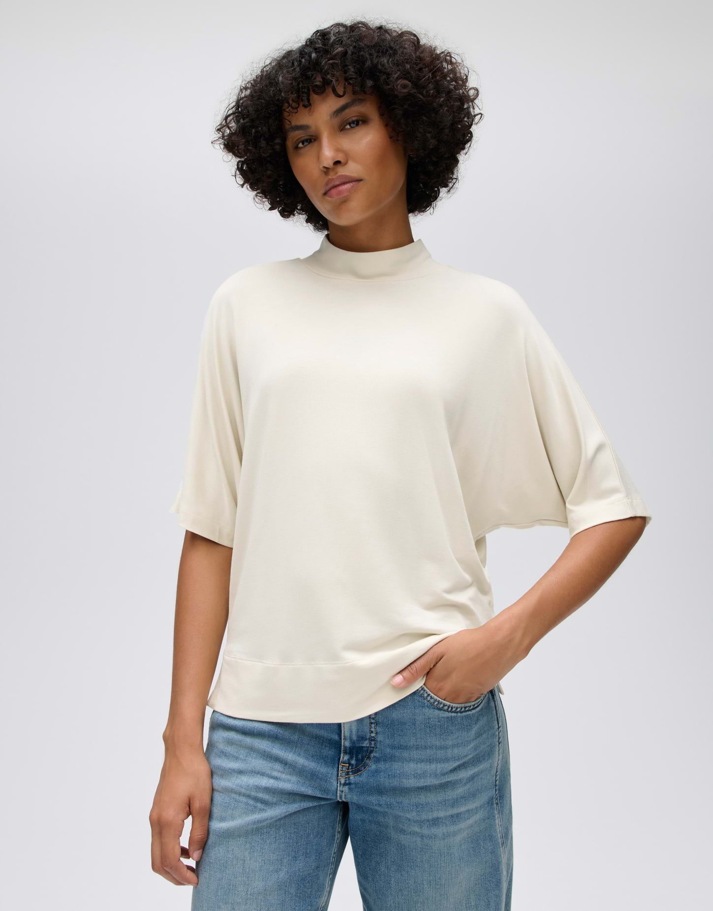 OPUS Kurzarmshirt Sinse aus weichem Jersey Schmal zulaufender Schnitt mit Seitenschlitzen