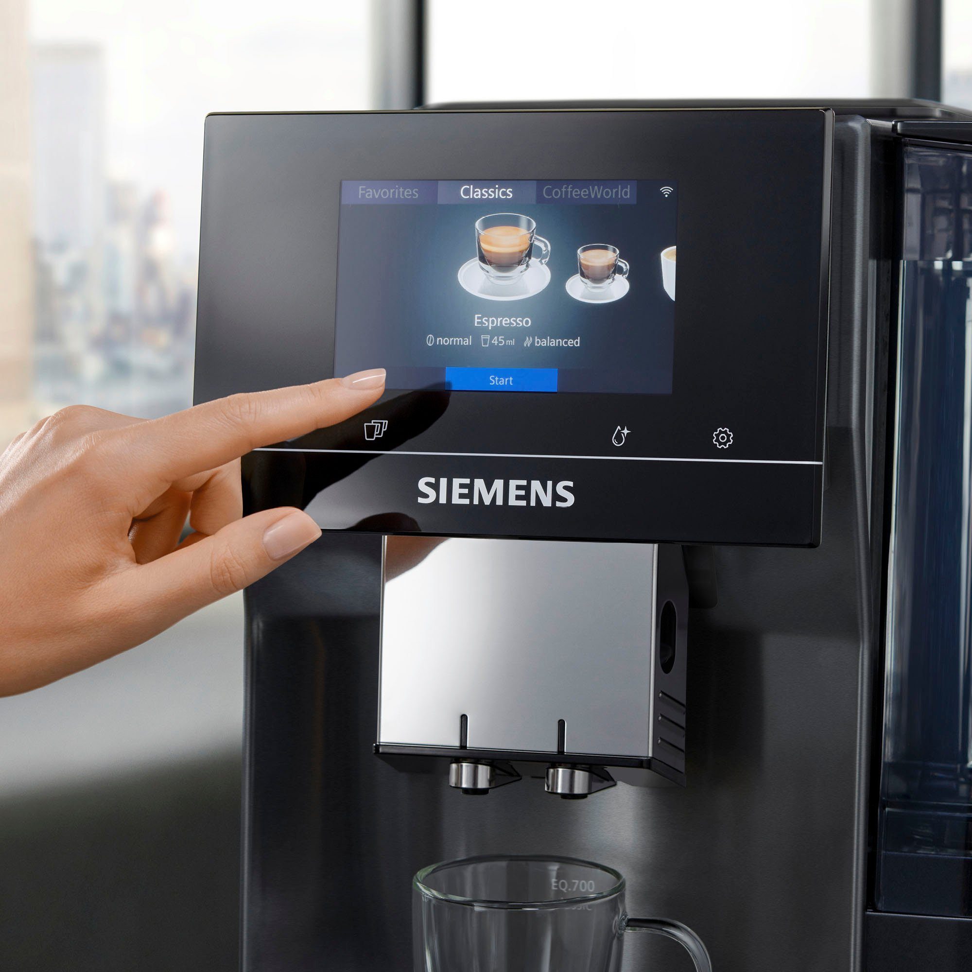 bis classic 15 Milchsystem-Reinigung speicherbar, Profile Kaffeevollautomat EQ700 SIEMENS TP707D06, Full-Touch-Display,