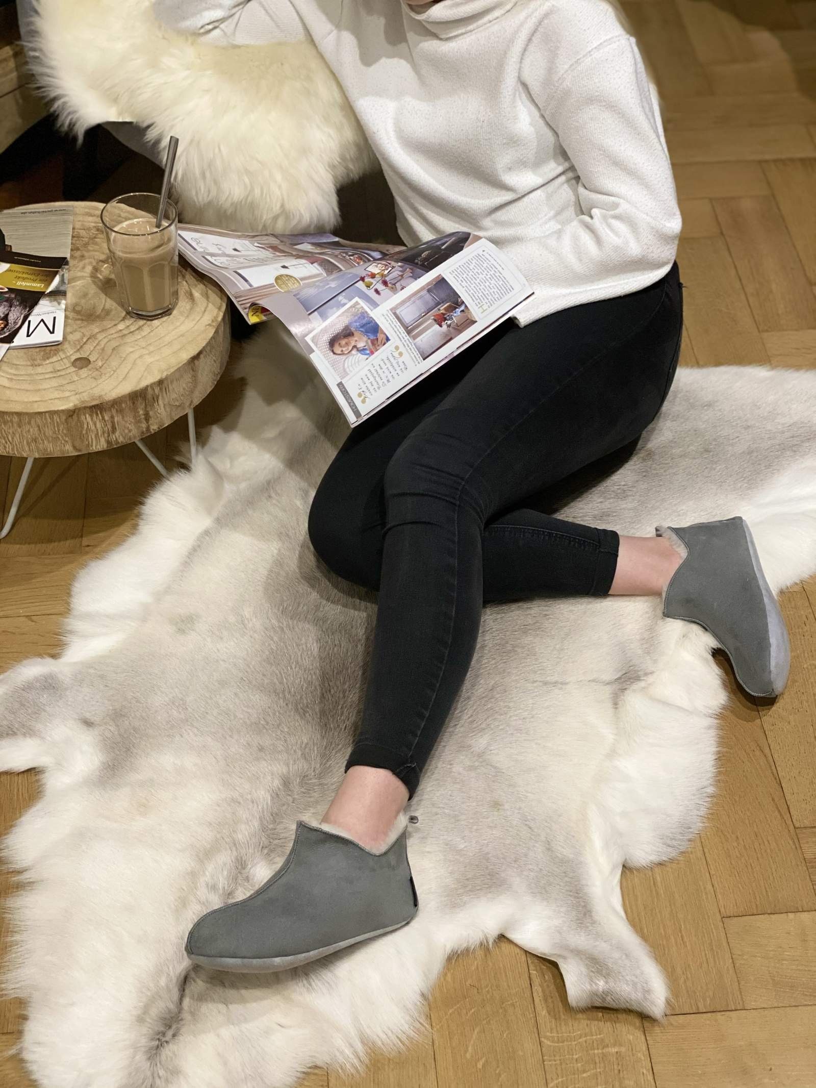 Hollert Bali Fellschuhe Echtleder Bettschuhe Merino Schaffell Hüttenschuhe