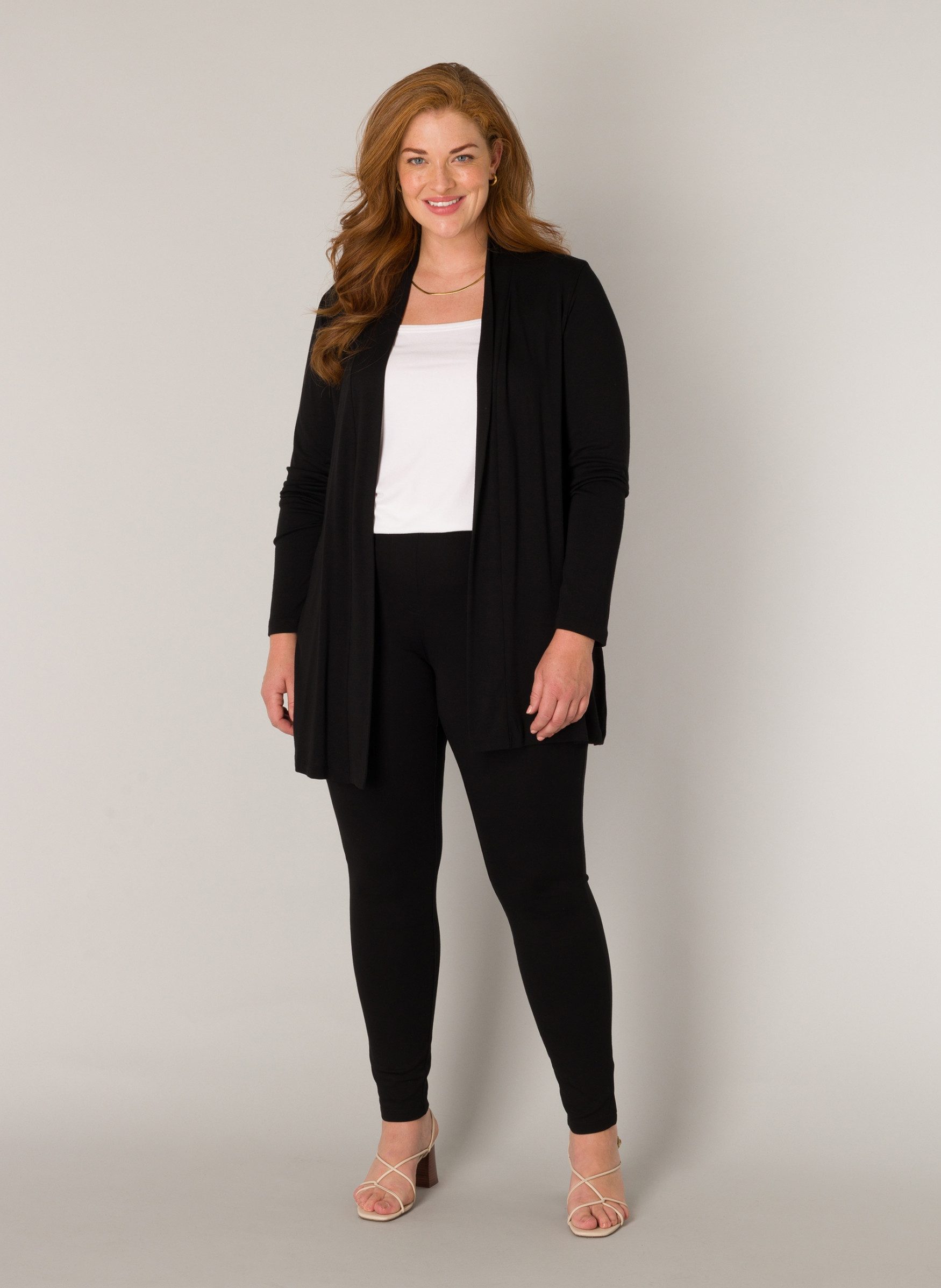 Base Level Curvy Strickjacke im verschlusslosen Design