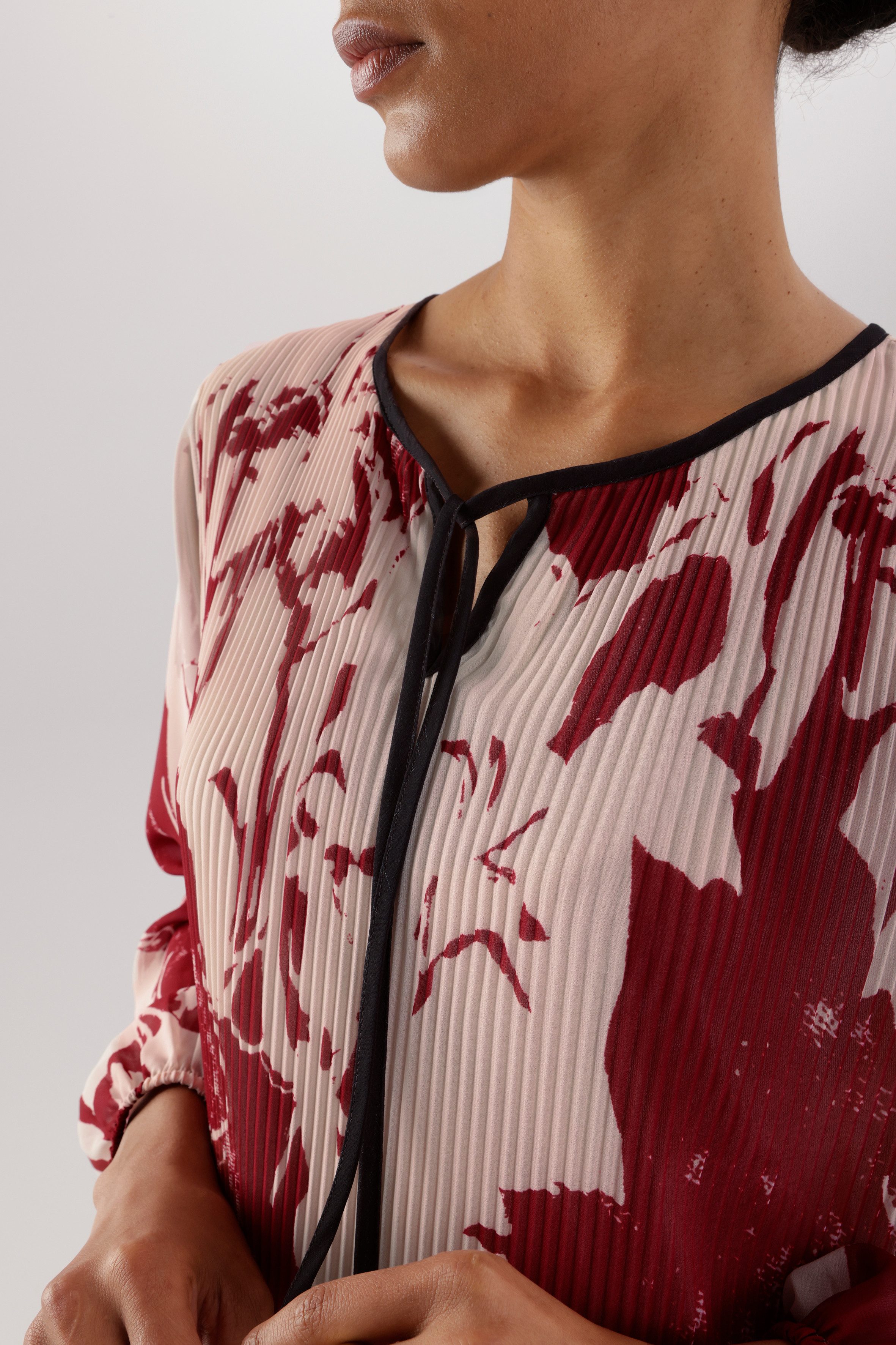 Aniston SELECTED Plisseekleid zarter Chiffon mit Plissee und Body gefüttert - NEUE KOLLEKTION