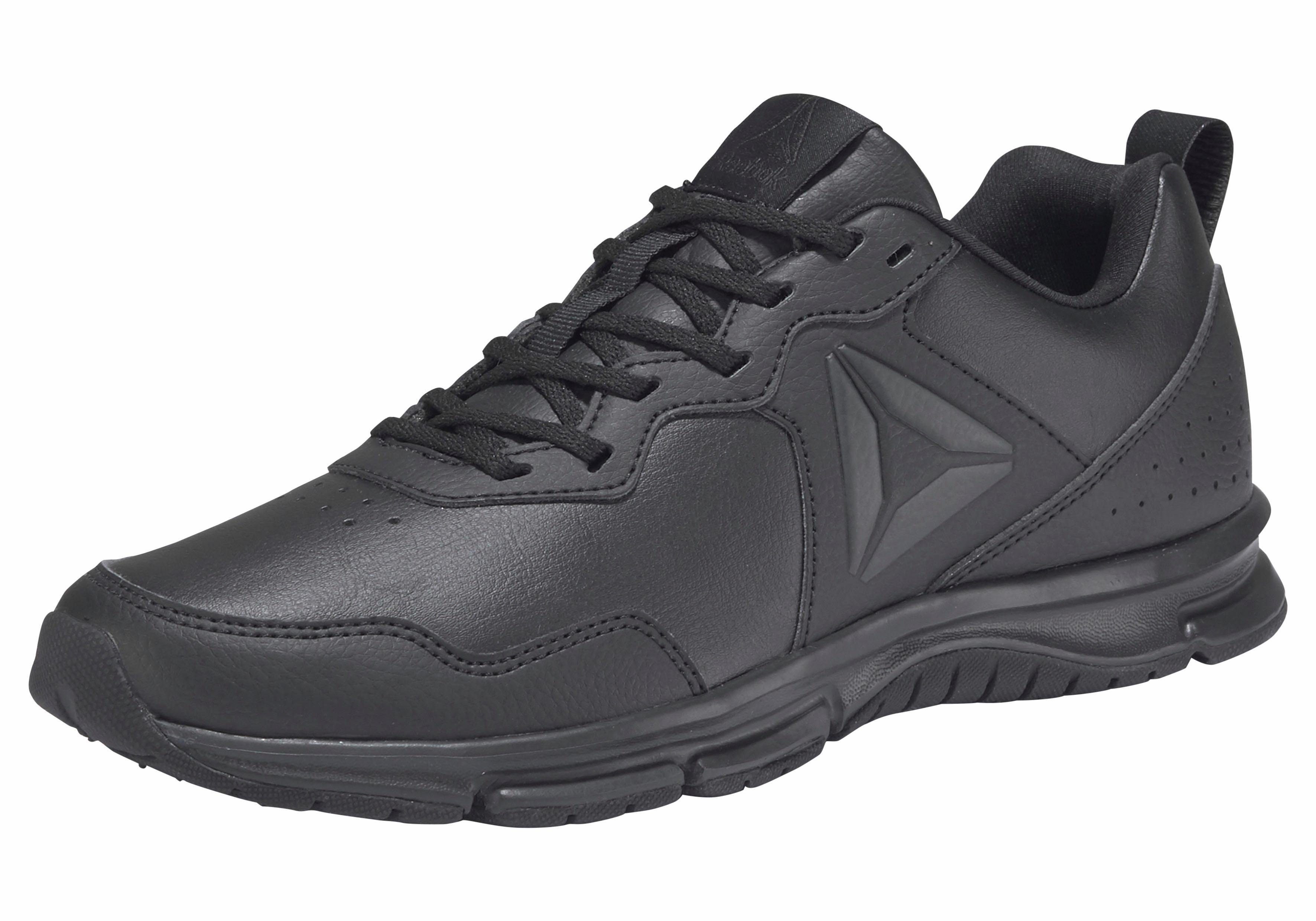 Nike Downshifter 7 ist im Grunde ein Laufschuh, aber es ist Nike Downshifter 7 ist im Grunde ein Laufschuh, aber es ist