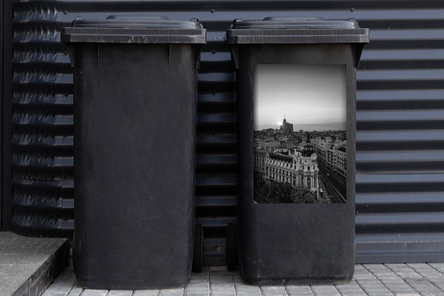 MuchoWow Wandsticker - Mülltonne, Madrid - Schwarz St), Sticker, Zentrum Weiß Container, Abfalbehälter Mülleimer-aufkleber, - (1