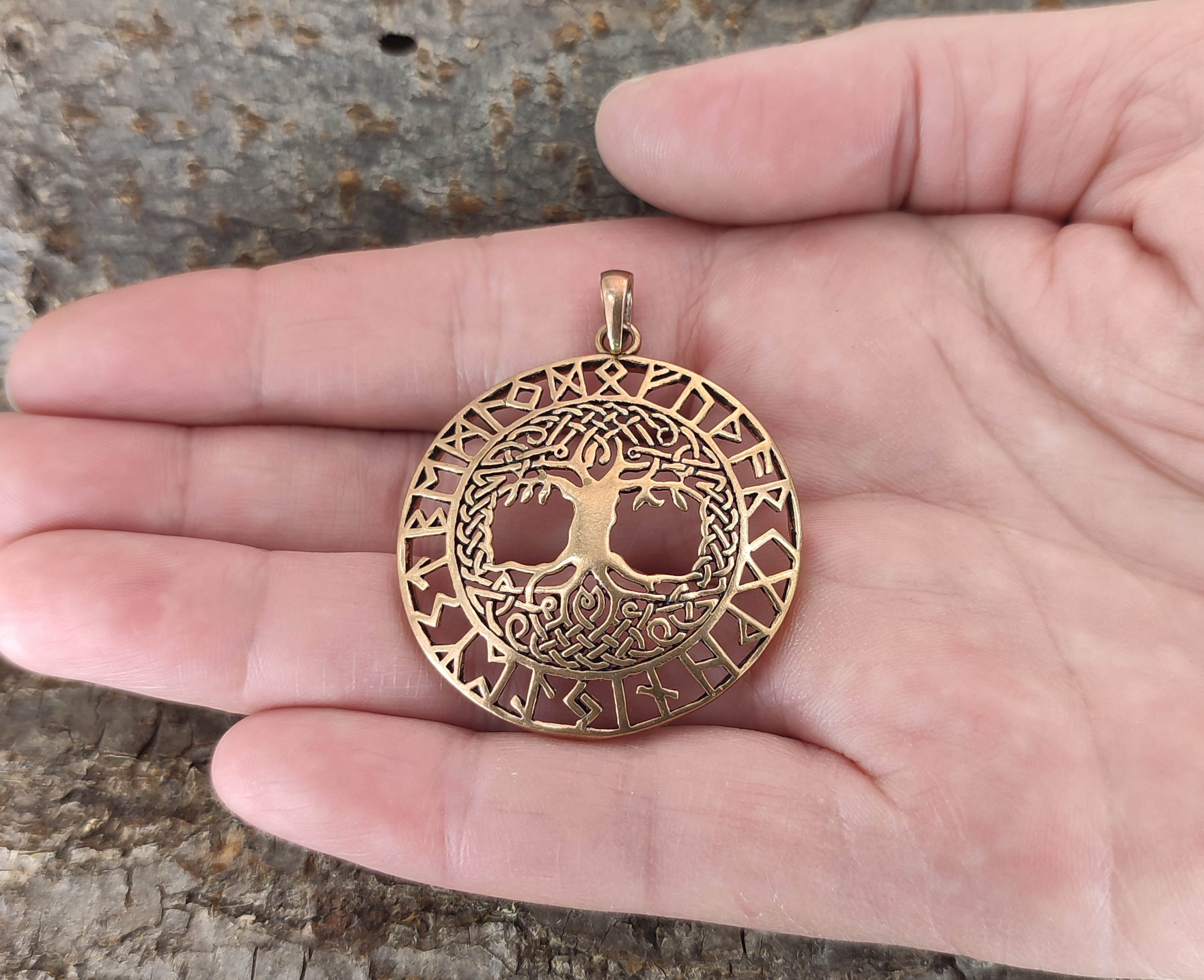 Kiss of Leather Kettenanhänger Lebensbaum Bronze Anhänger Yggdrasil Weltenbaum Baum des Lebens Runen