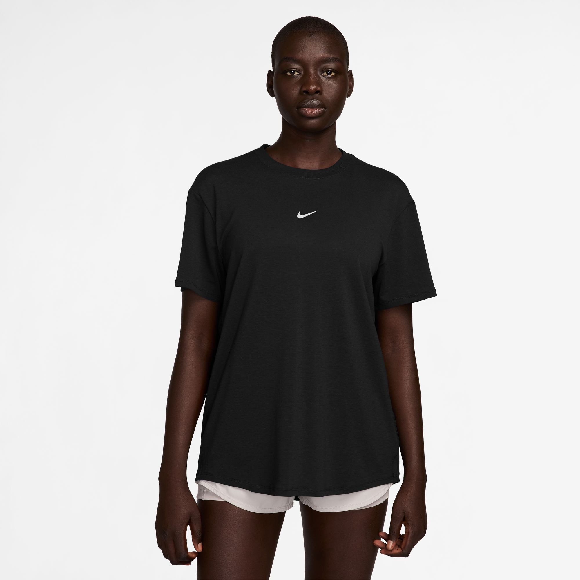 Nike T-Shirt W NK ONE RELAXED DF SS TOP relaxte Schnittform, kurze Ärmel, sportlicher Stil