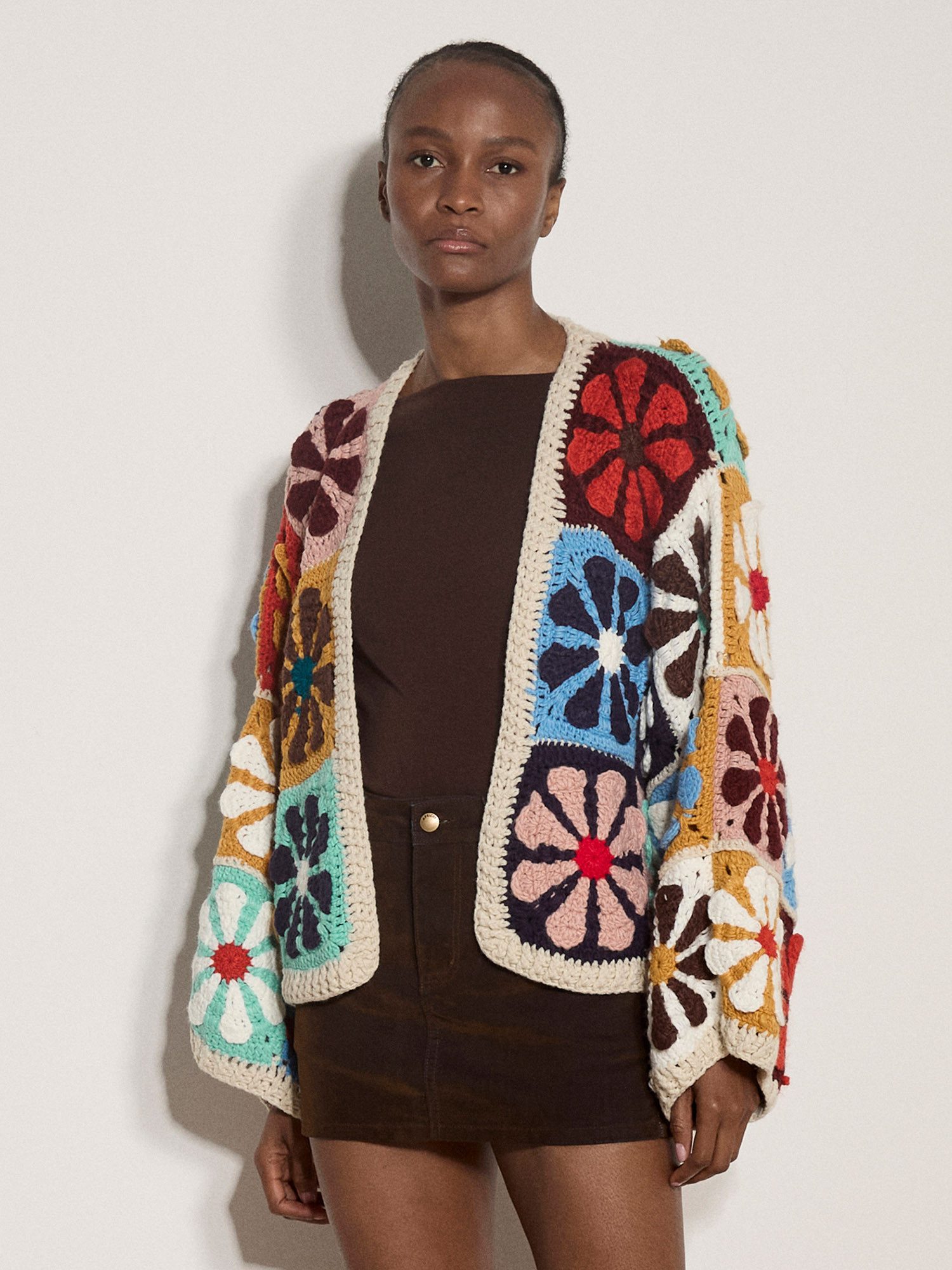 Apricot Cardigan Häkelstrickjacke mit Blumendesign