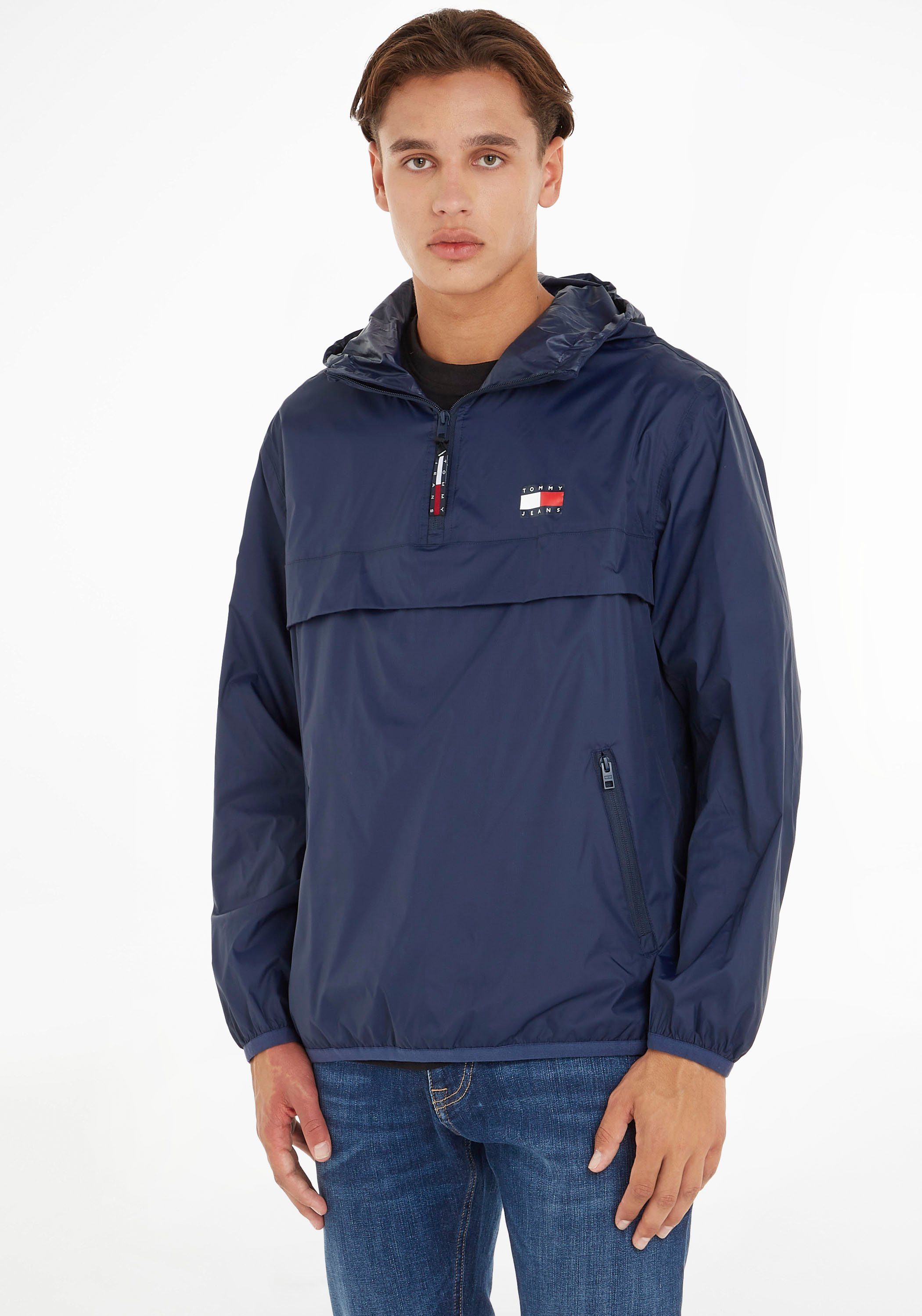 Tommy Jeans Windbreaker TJM PCKABLE TECH CHICAGO POPOVER mit kontrastfarben günstig online kaufen