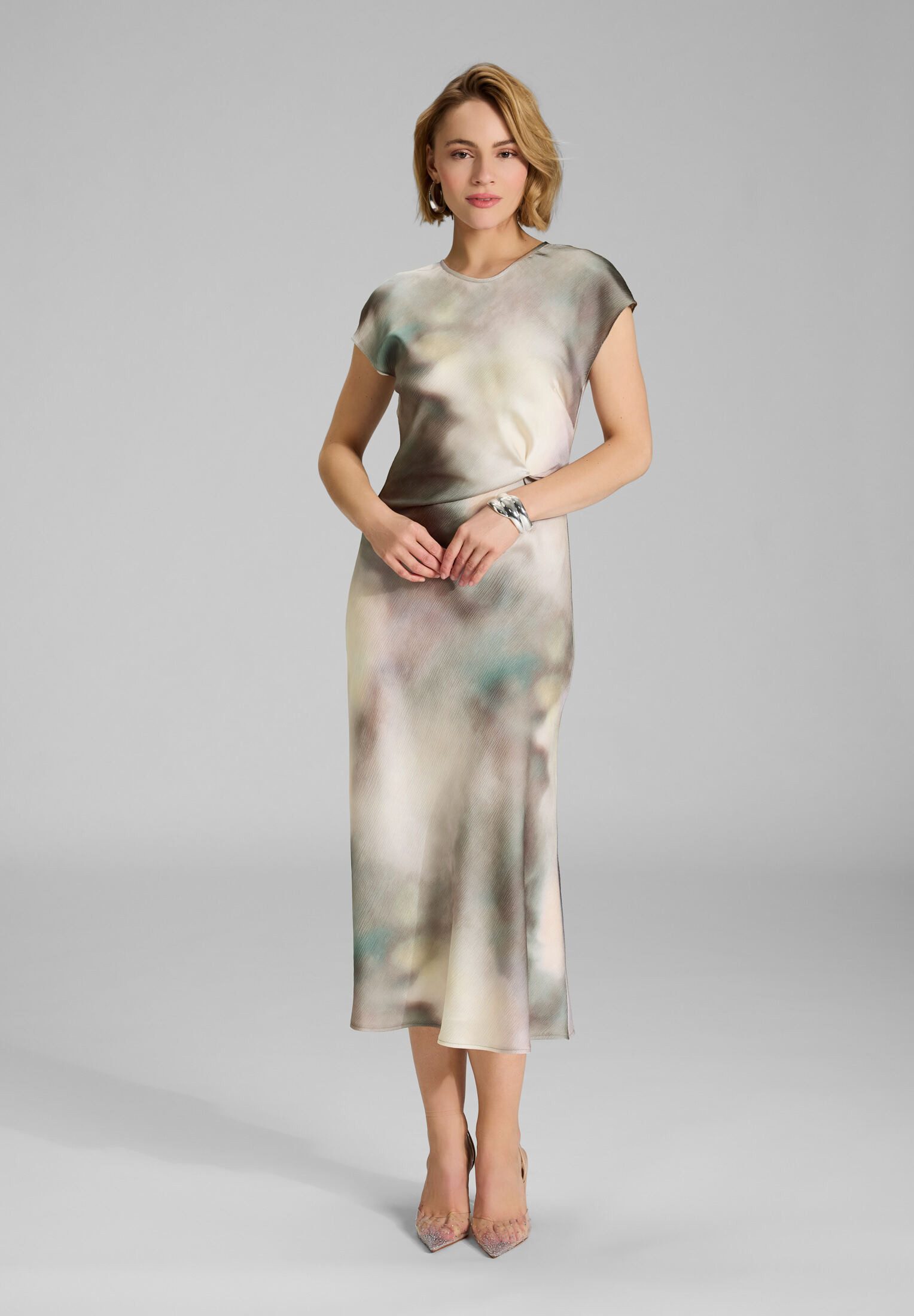 SWING Cocktailkleid Taillierte Passform mit fließendem Rockteil