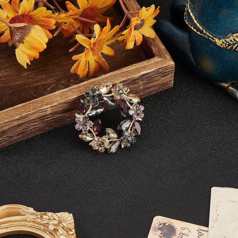 FOUORTUNATE-BEE Brosche Blumenkranz-Brosche mit Strass, eleganter Anstecker günstig online kaufen