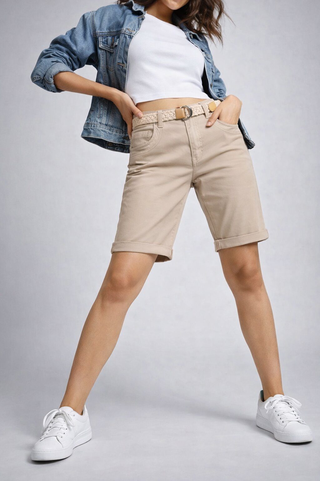 SUBLEVEL Shorts Damen Chino Bermuda kurze Hose leichte Sommerhose mit Gürtel Leichte Bermuda mit Stretchkomfort, Slim Fit und Flechtgürtel