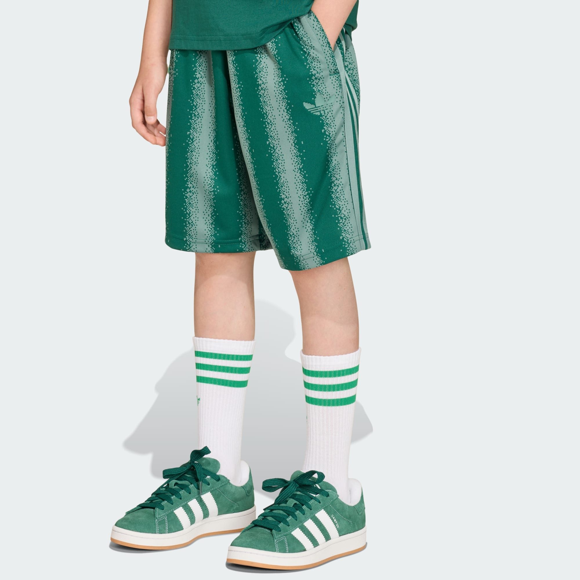 adidas Originals Shorts ADIDAS MINECRAFT OVERSIZED KNEE LENGTH SHORTS (1-tlg)