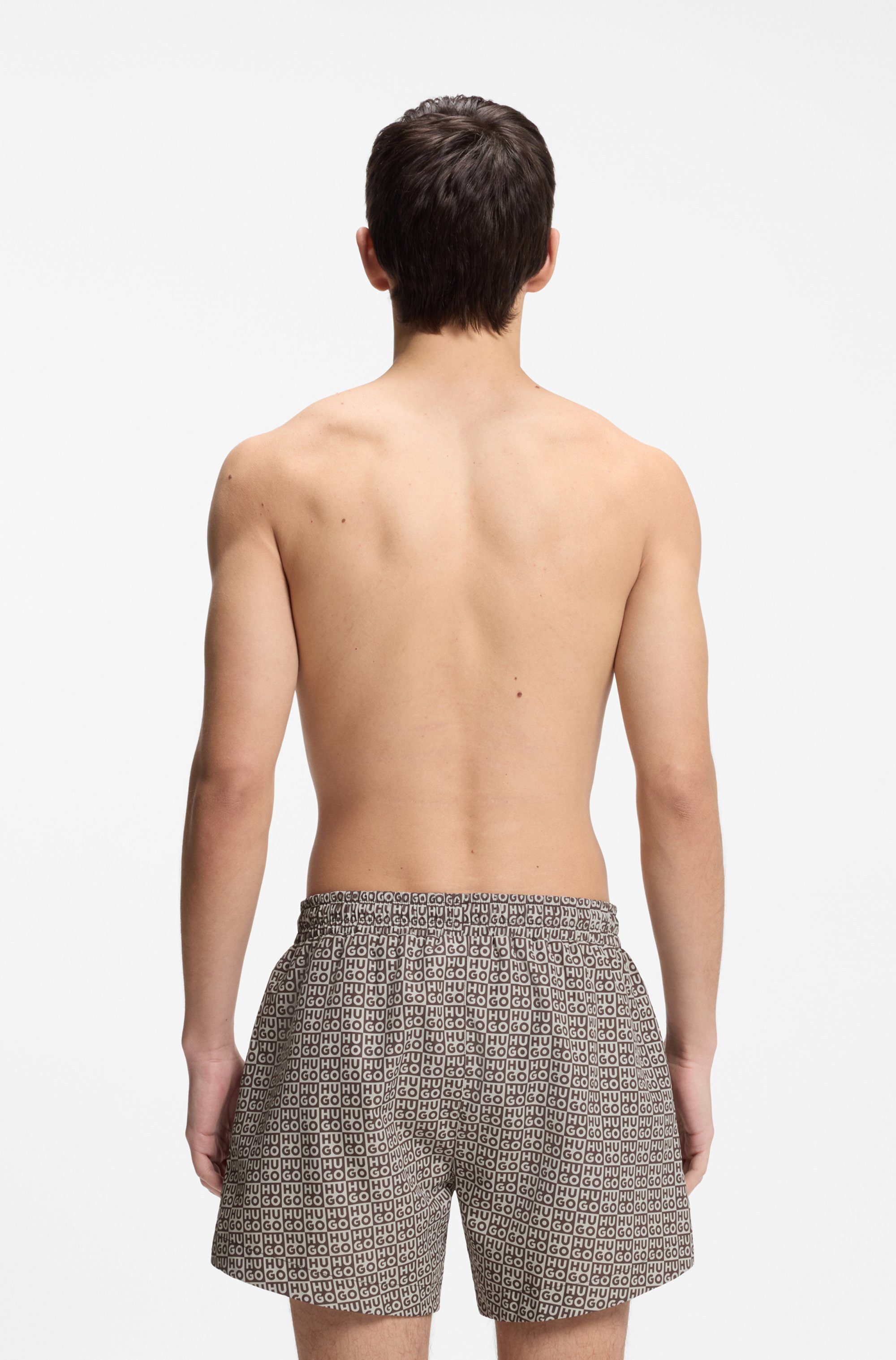 HUGO Badeshorts AARON mit Schachbrett-Logos, elastischer Bund