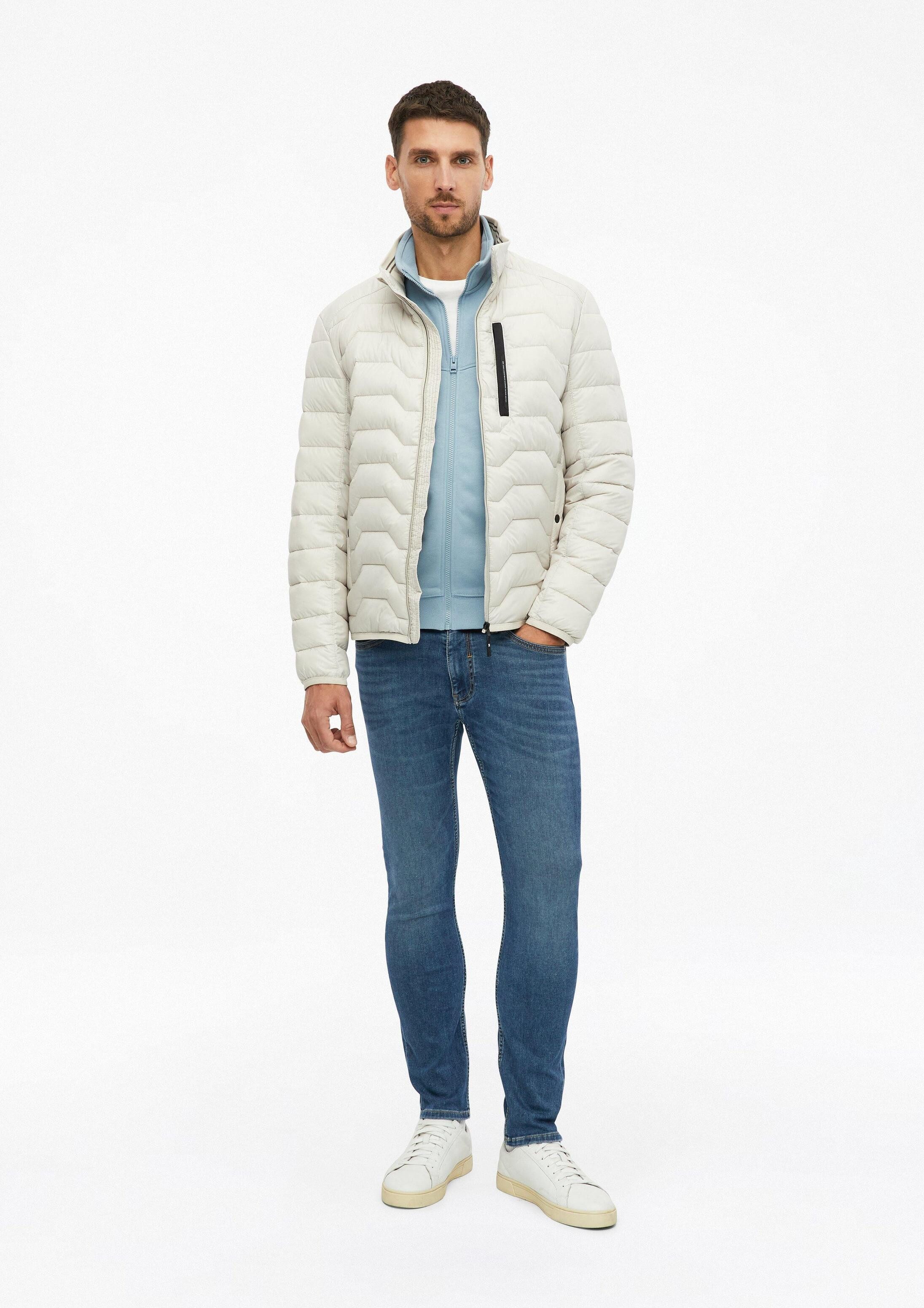 s.Oliver Funktionsjacke Outdoor-Jacke Leichte Steppjacke mit Kontrast-Details und Stehkragen – Bild 5 von 5