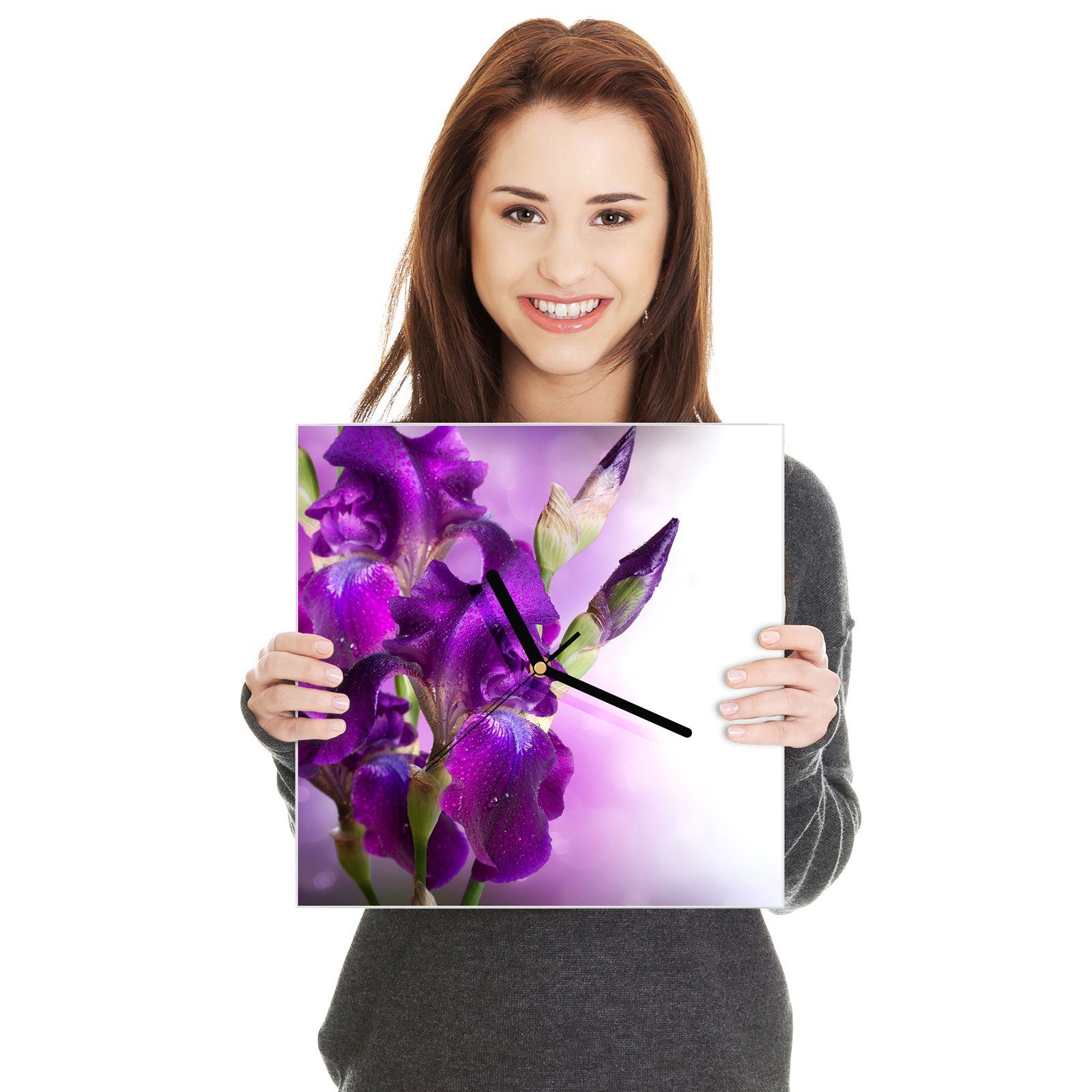 Primedeco Wanduhr 30 blühende 30 Violett mit Motiv Wandkunst Glasuhr x Wanduhr Blüten cm Größe