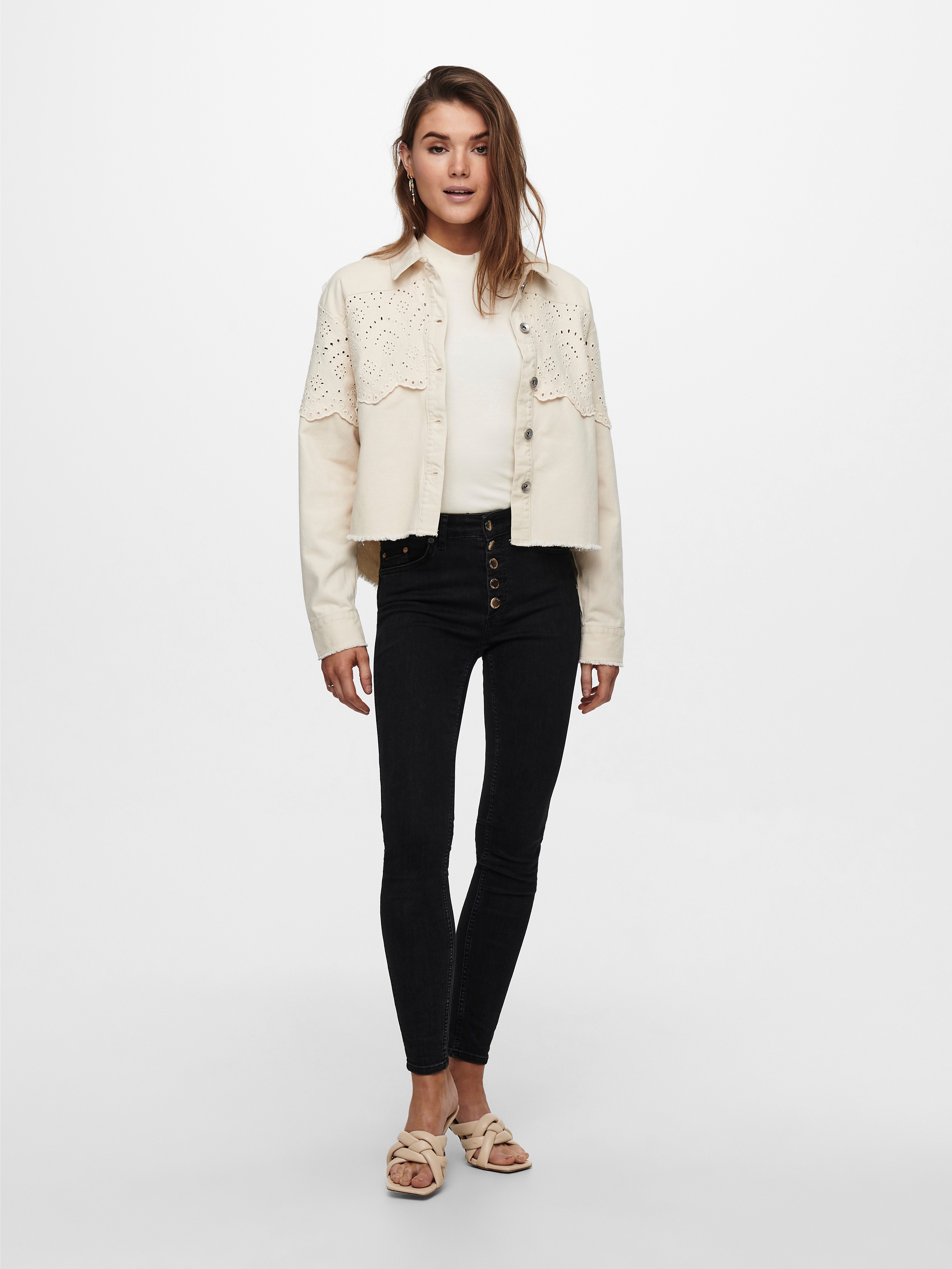 ONLY Kurzjacke ONLELENA CROCHET JACKET NC OTW mit hochwertiger Lochspitze