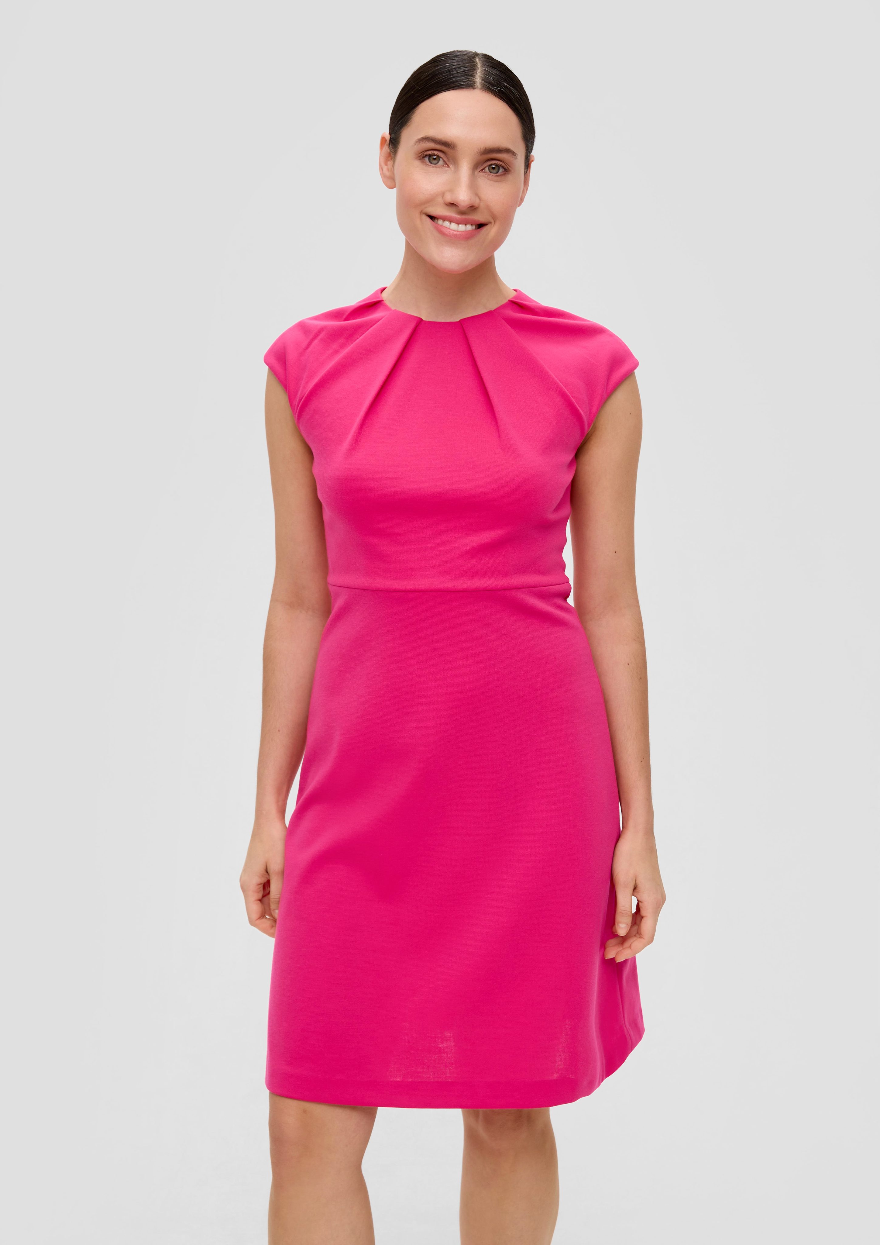 Minikleid Kurzes Kleid mit plissiertem Rundhalsausschnitt
