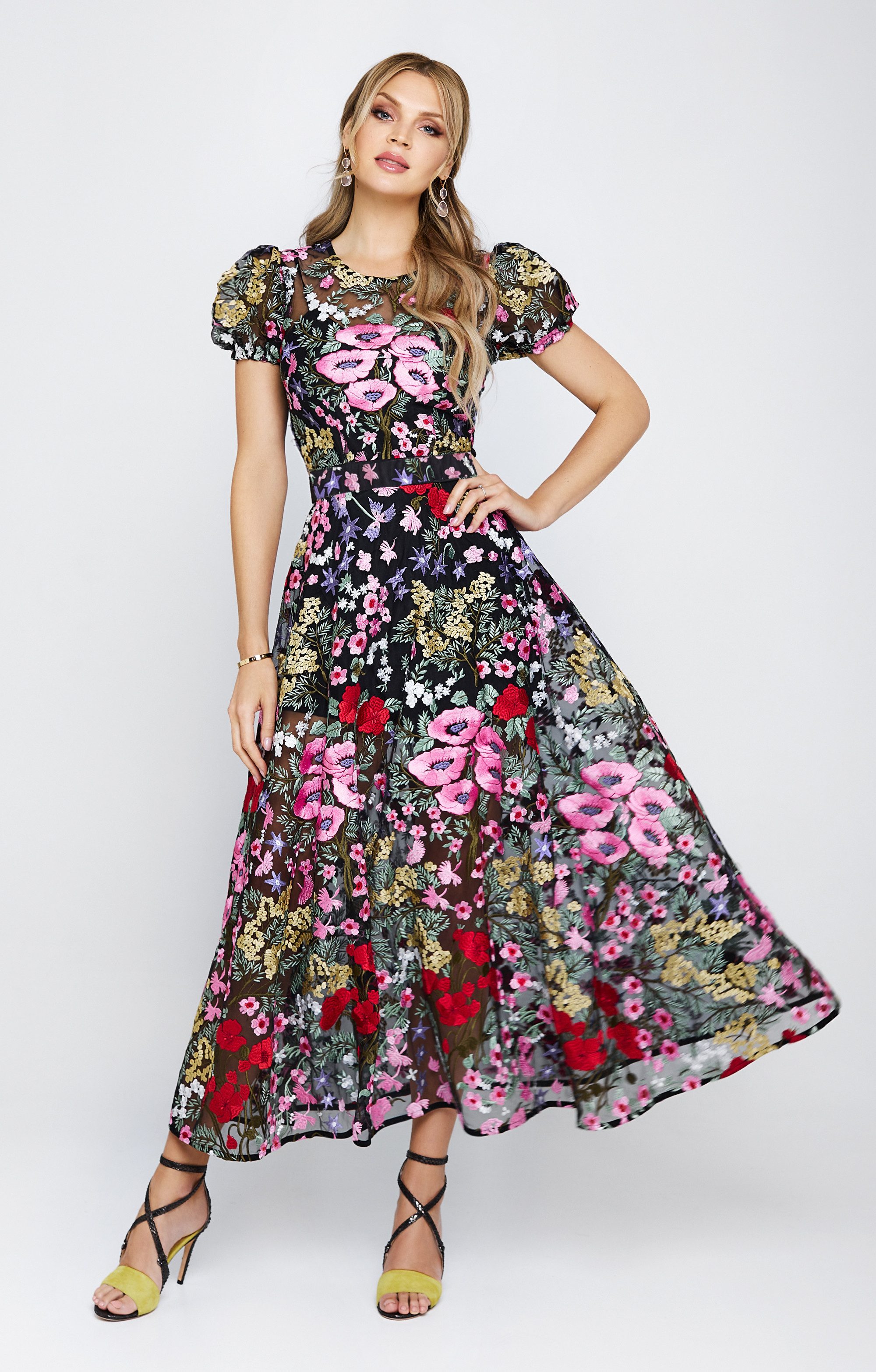MATSOUR'I Cocktailkleid Mathilde Florales Stickmuster in kräftigen Farben auf schwarzem Untergrund