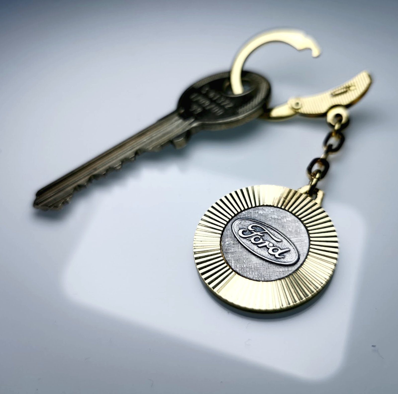 Schlüsselanhänger OPEL Logo Metall Anhänger 1960 orig. Diamantschliff  Lüfterrad