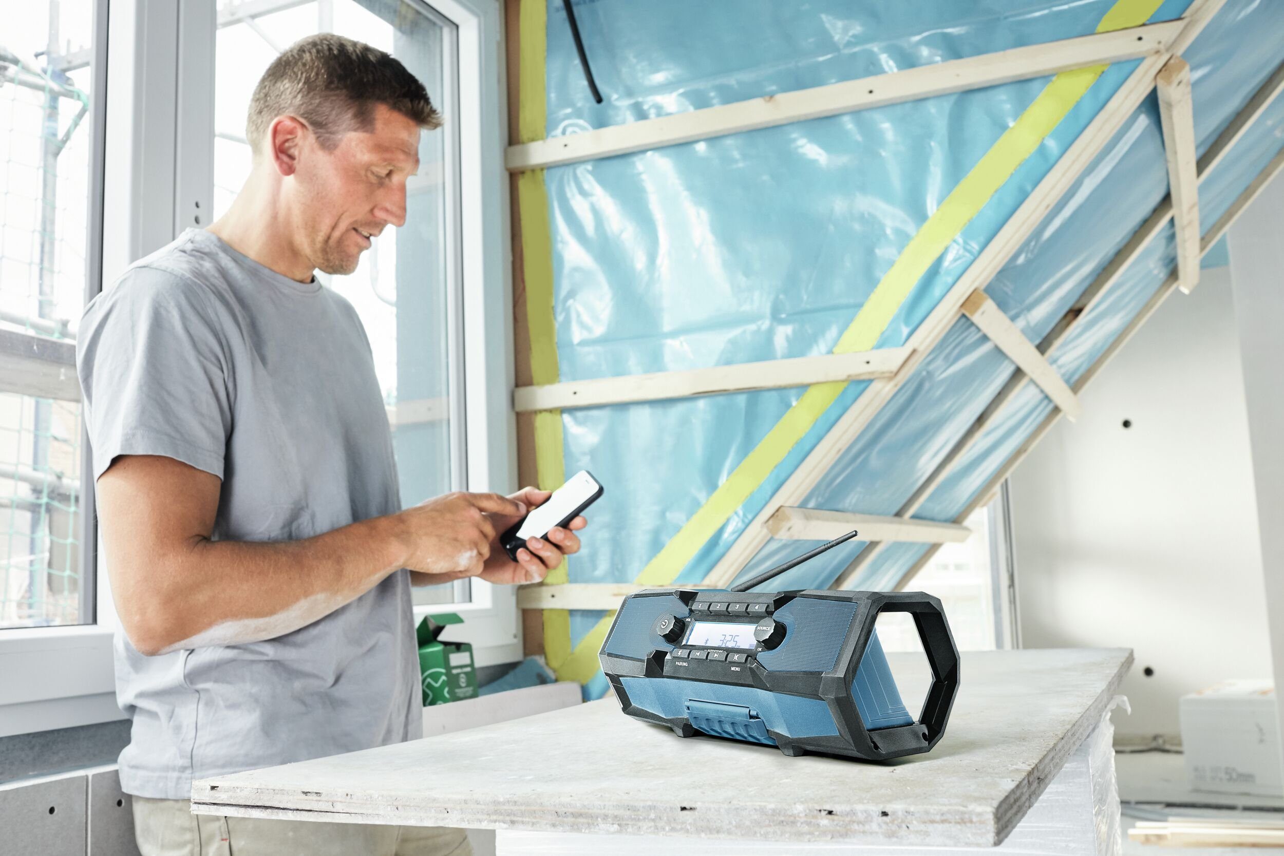 Bosch Professional GPB 18V-2 C Baustellenradio (Akku-Radio Ohne Akku - im Karton)
