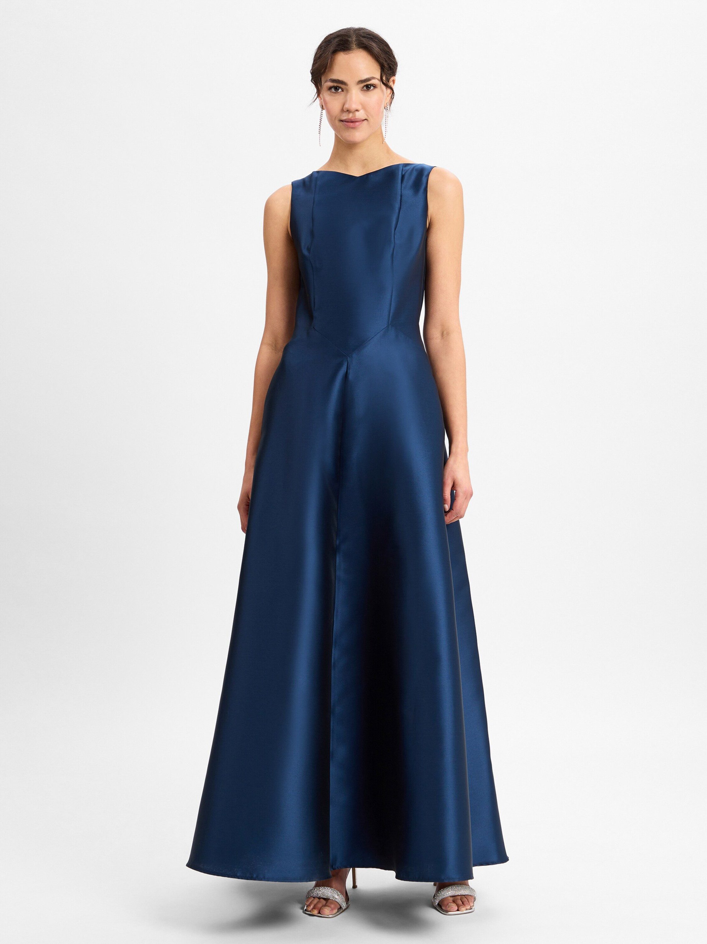 Abendkleid - Robenartiges Abendkleid mit Eingrifftaschen