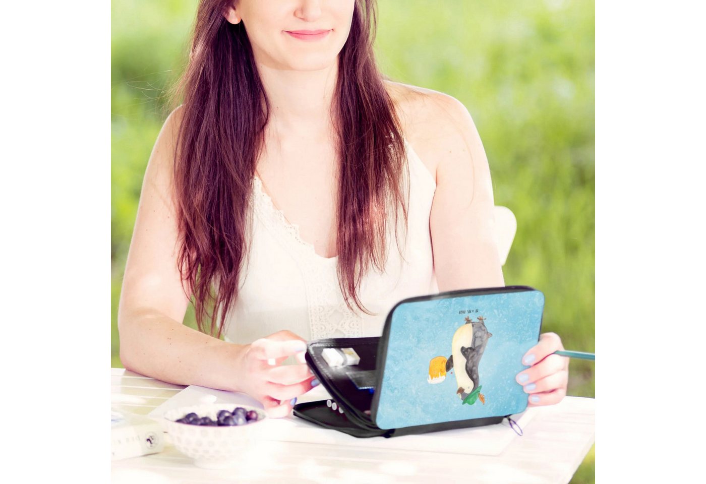 Thumbnail - Mr. & Mrs. Panda Federmäppchen Pinguin Bier - Eisblau - Geschenk, Bestückte Federmappe, Grundschule, (Packung, 1-tlg., P...