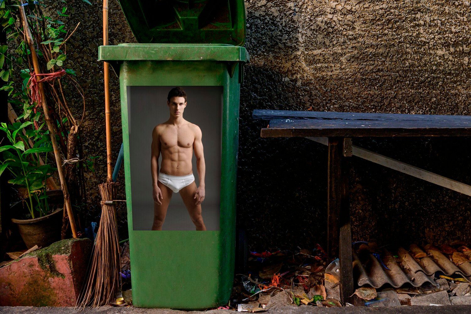 Mülltonne, MuchoWow Container, Ein in weißen Mülleimer-aufkleber, St), posiert Mann Wandsticker (1 Hosen Sticker, Abfalbehälter