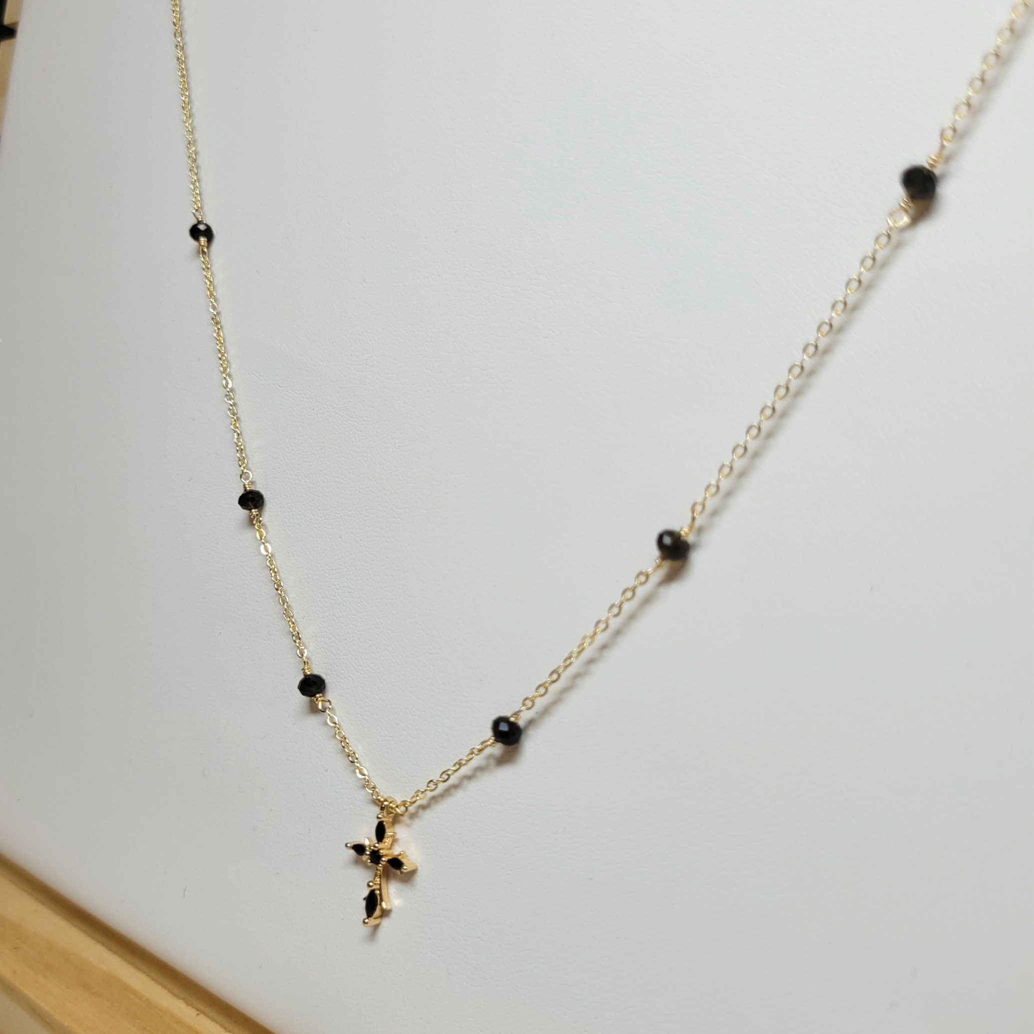GOLDEN Kreuzkette Zierliche Kreuz Halskette, Kreuz Edelstein Anhänger, Geschenk für Sie
