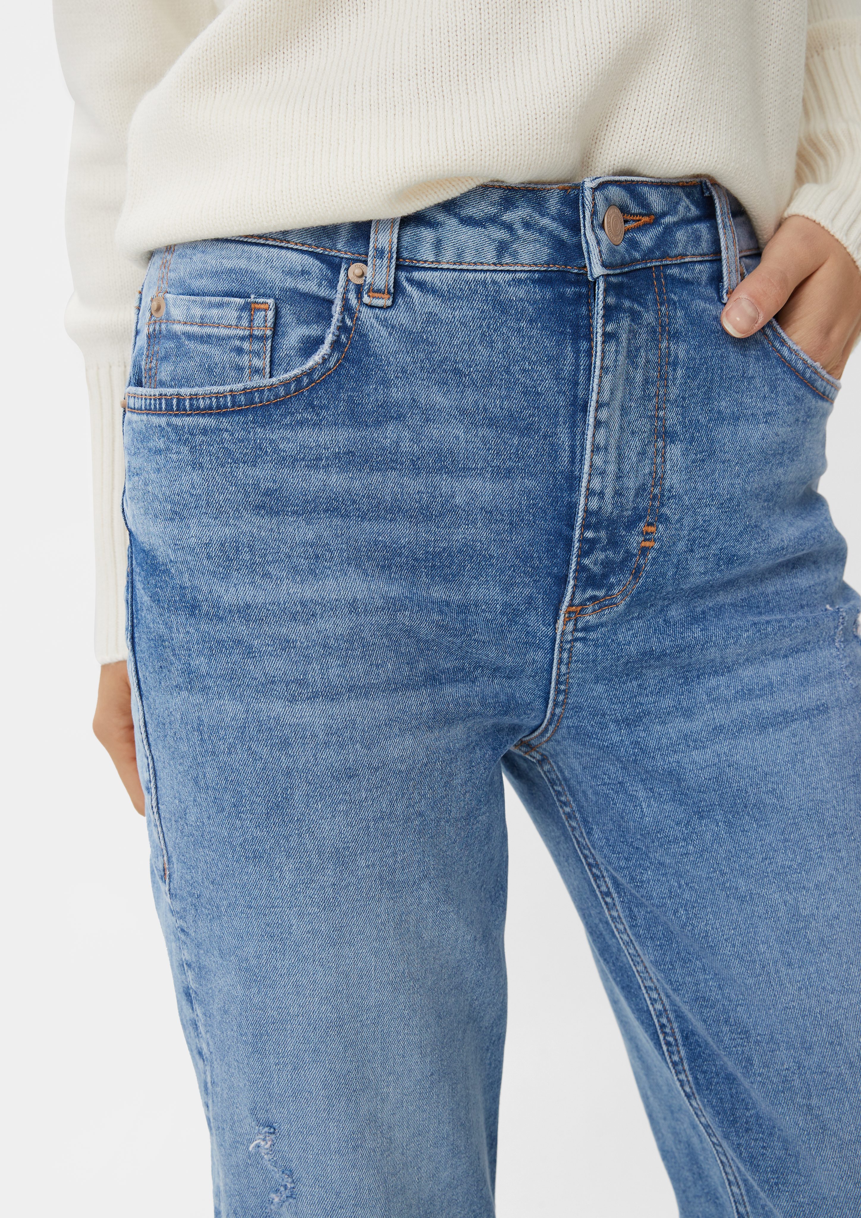 casual identity Kontrastnähte, Slim: Mom Waschung mit 5-Pocket-Jeans comma Jeans Waschung Leder-Patch, Destroyes,