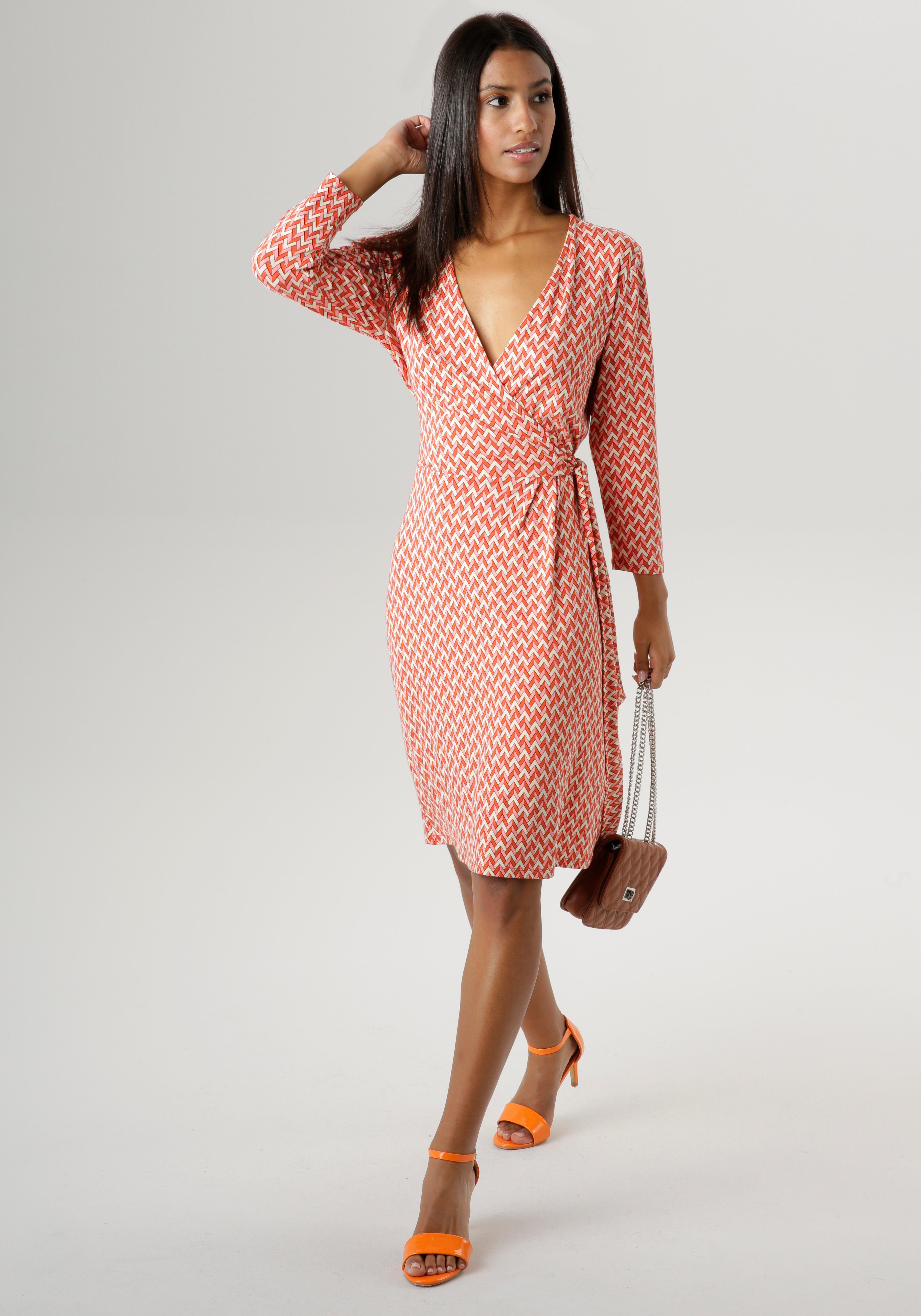 Jerseykleid mit SELECTED Bindedetail Muster NEUE KOLLEKTION und - Aniston geometrischem seitlichem